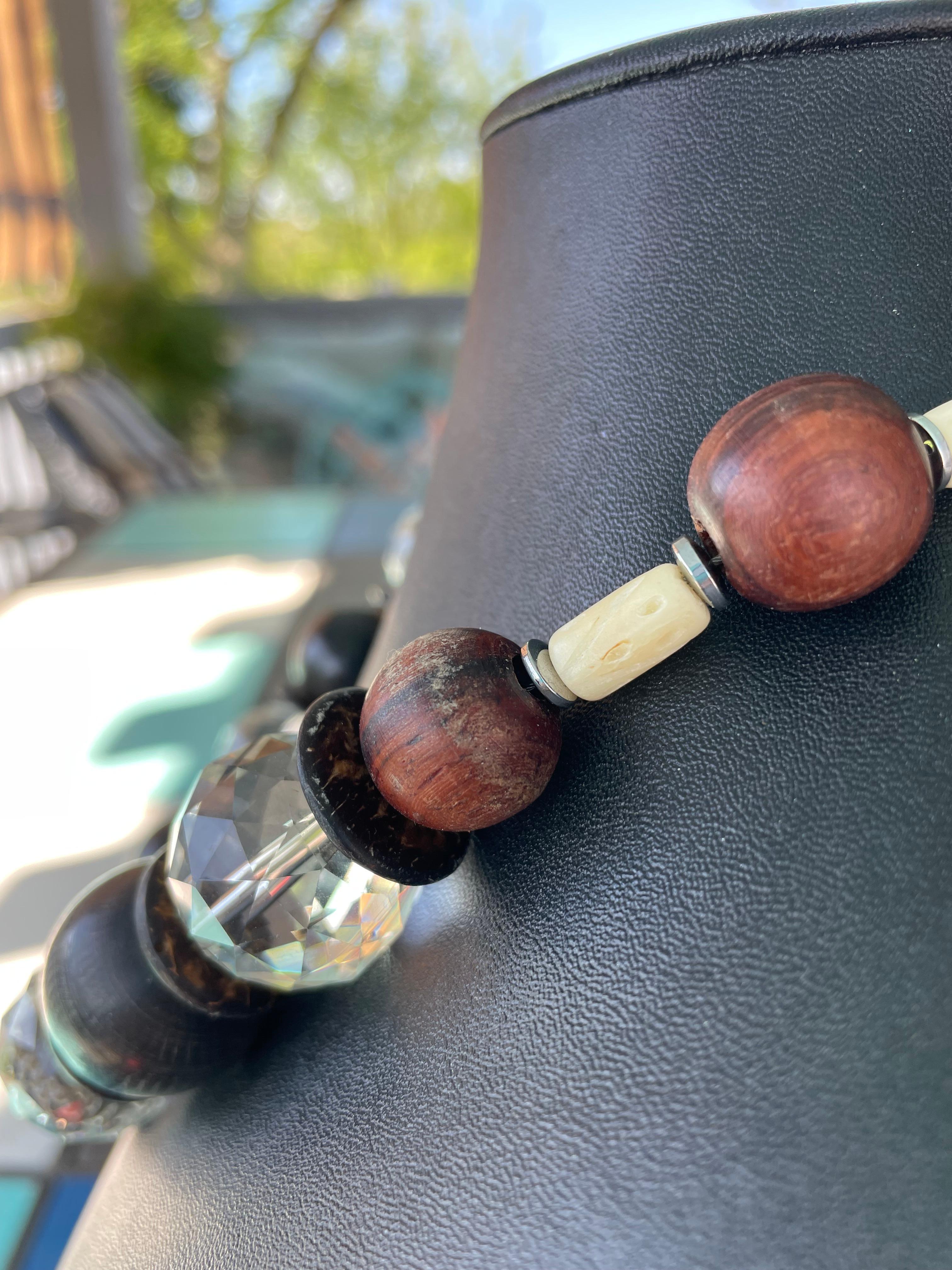 da uomo o donna Collana di perle in legno e osso con cristalli di resina d'epoca LB in offerta in vendita