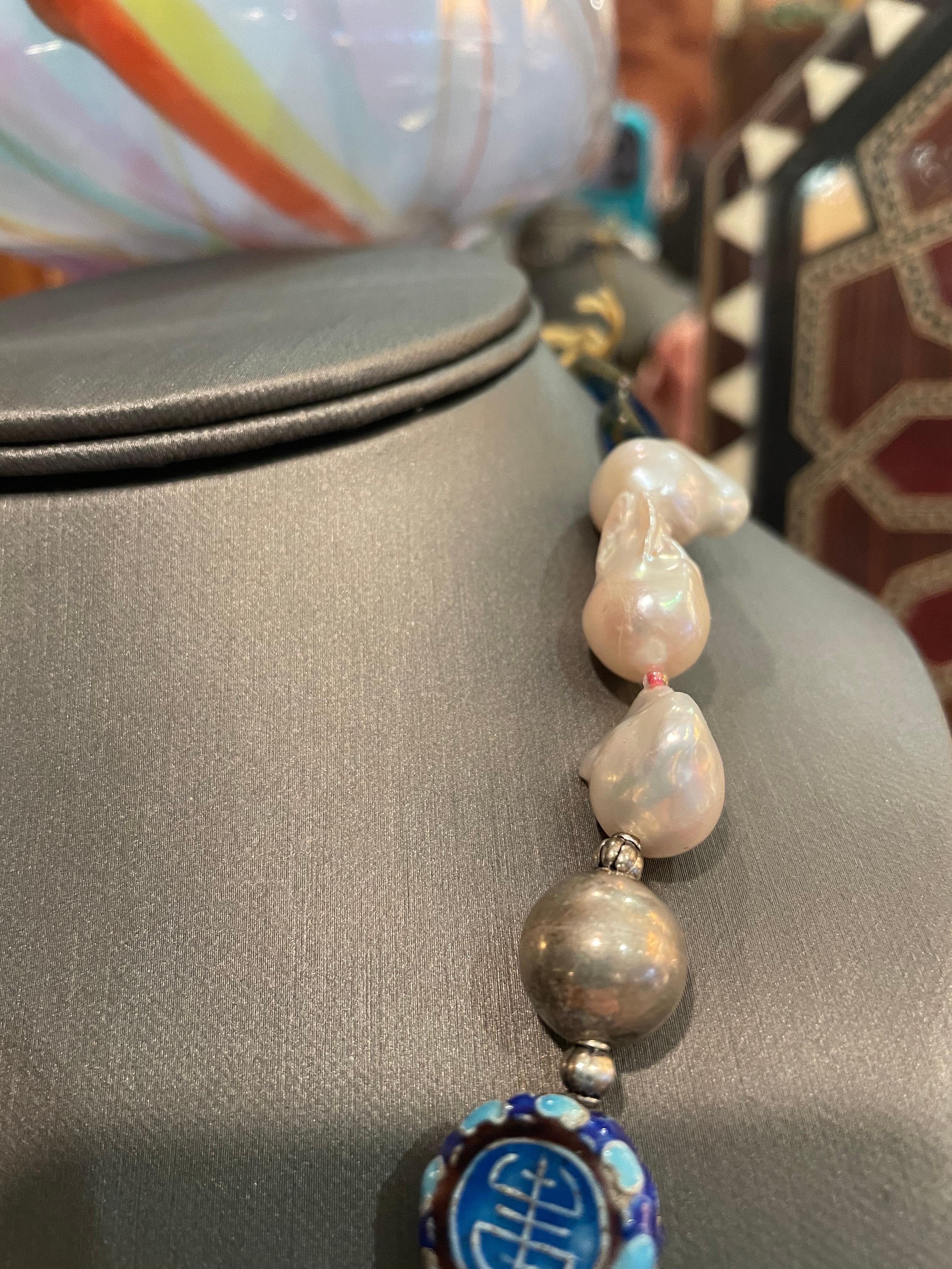 Artisan LB Wedgewood, collier de perles baroques en émail vintage et verre de Murano, SS