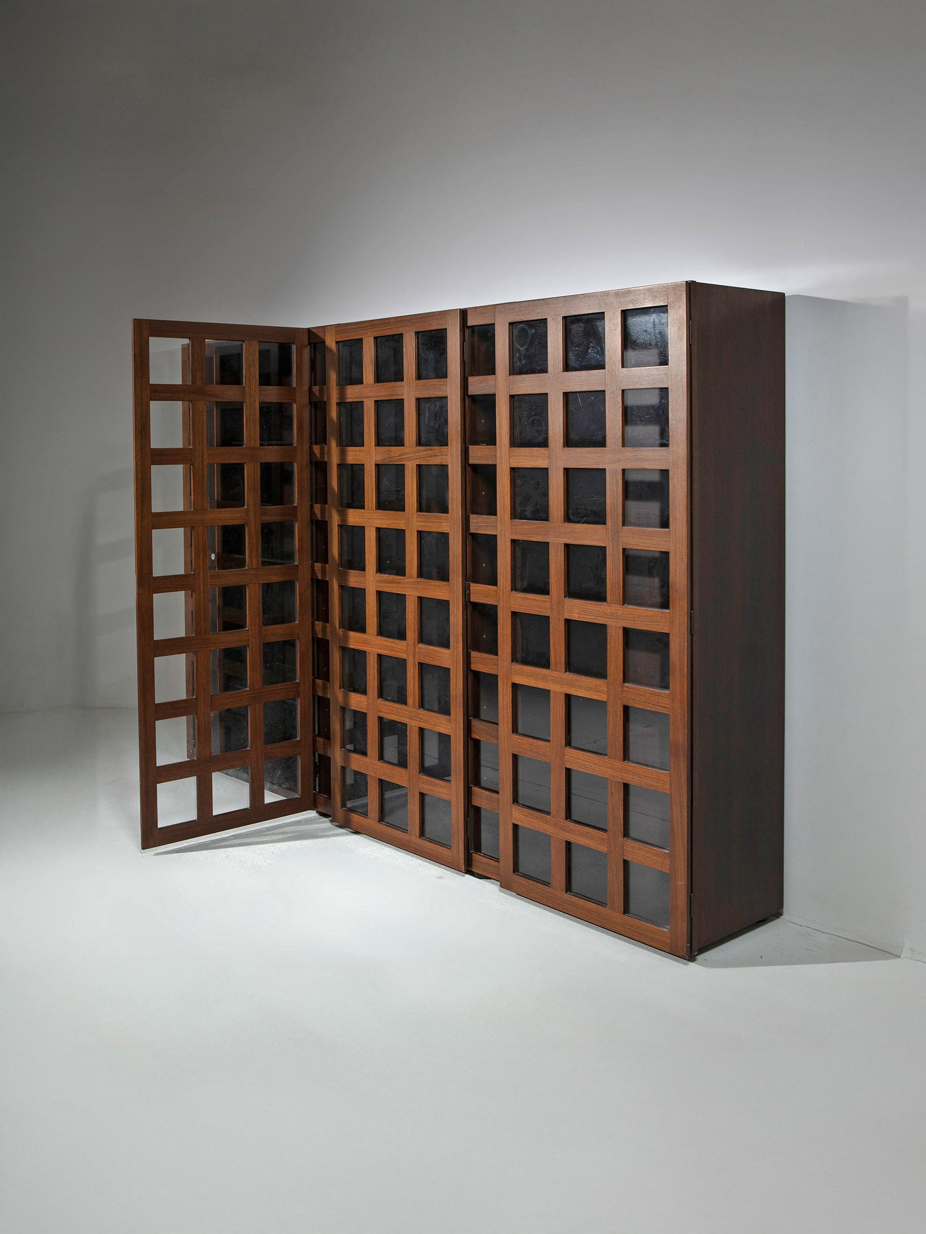 Rare vitrine - storage unit model Lb65 by Marco Zanuso for Poggi.
Glass shelves three doors featuring Carabottino wood frame.
An apparently simple piece, mastery assembled by Poggi.