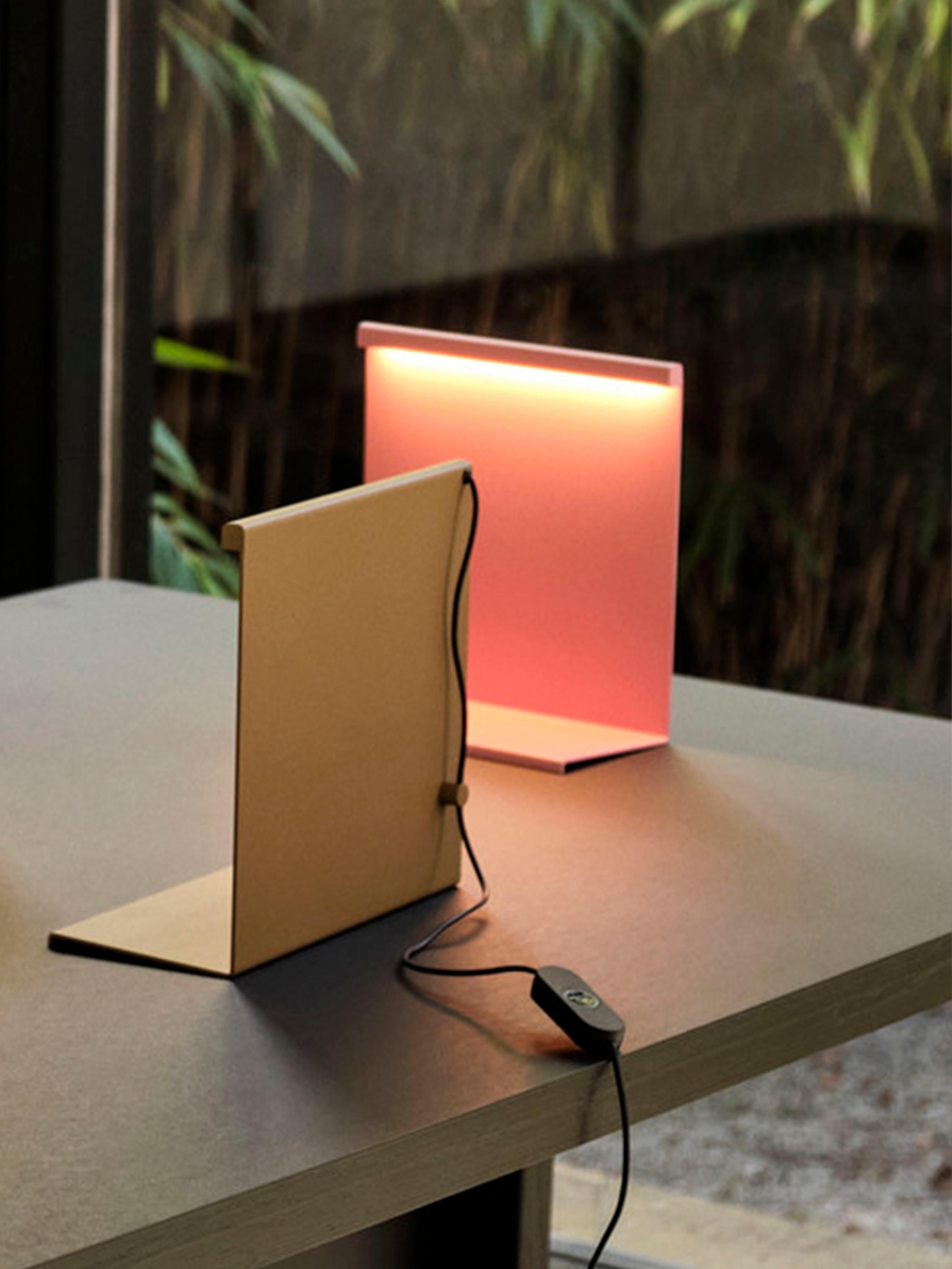 XXIe siècle et contemporain Lampe à poser LBM - Luis Pink - par Moisés Hernández pour HAY en vente