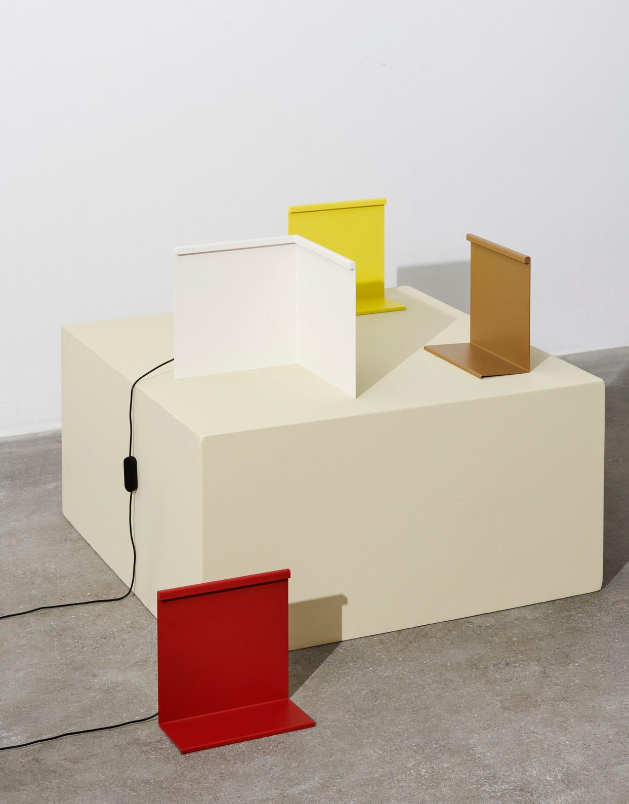 Acier Lampe à poser LBM - Jaune titane- par Moisés Hernández pour HAY en vente
