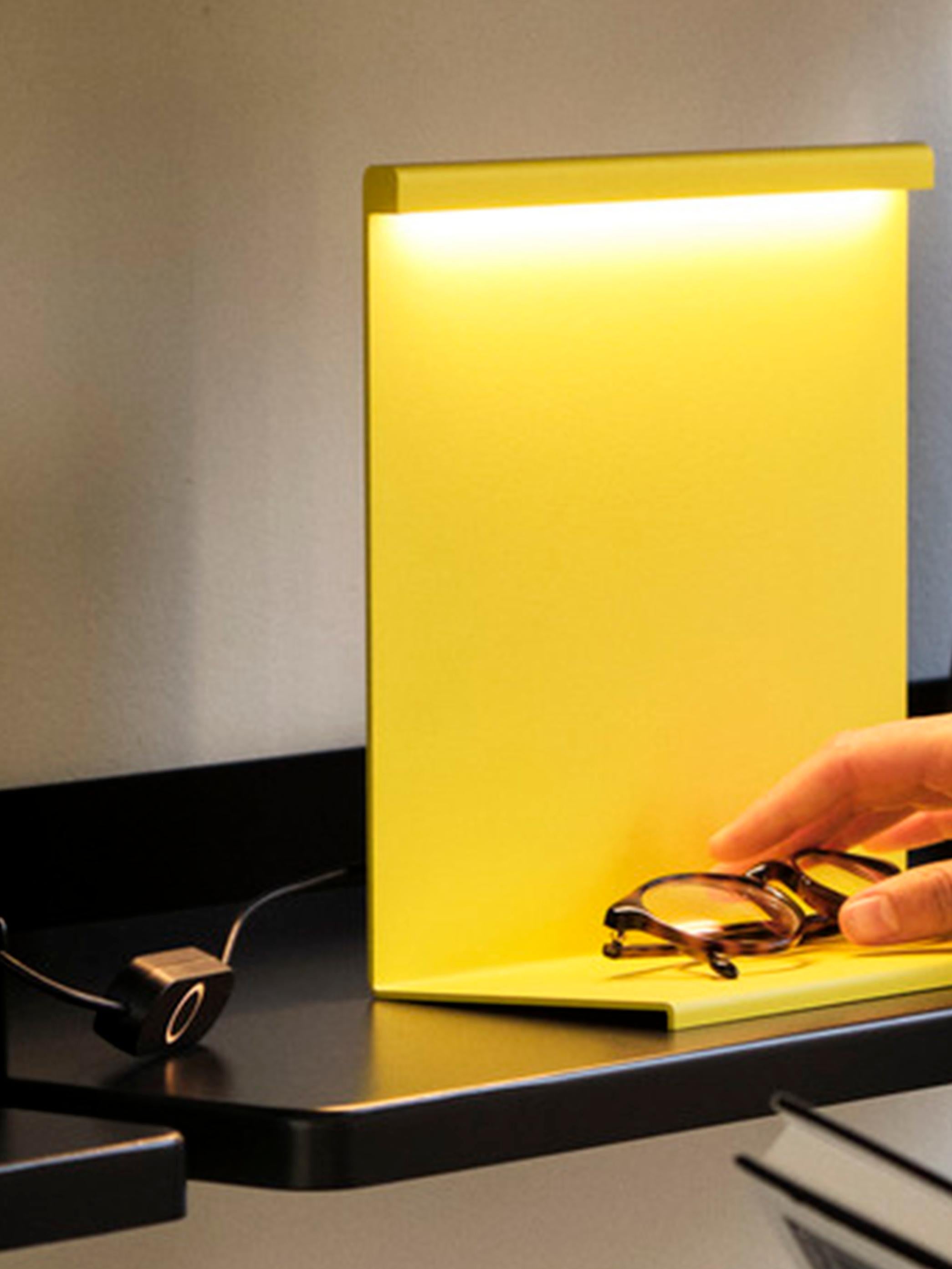 Lampe à poser LBM - Jaune titane- par Moisés Hernández pour HAY en vente 1
