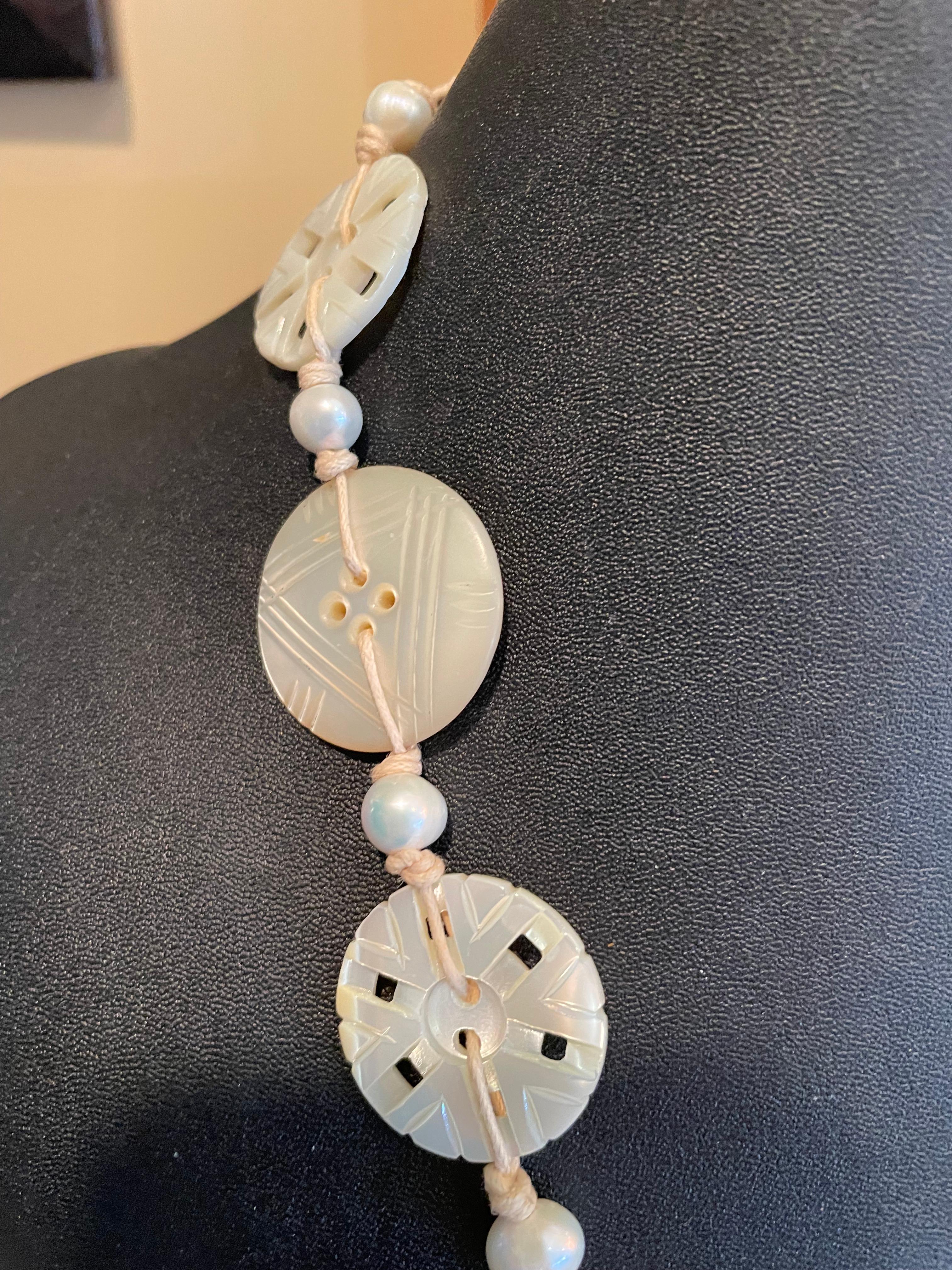 LBVintage Perlmuttknöpfe auf geflochtener Schnur One of a Kind Halskette für Damen oder Herren im Angebot