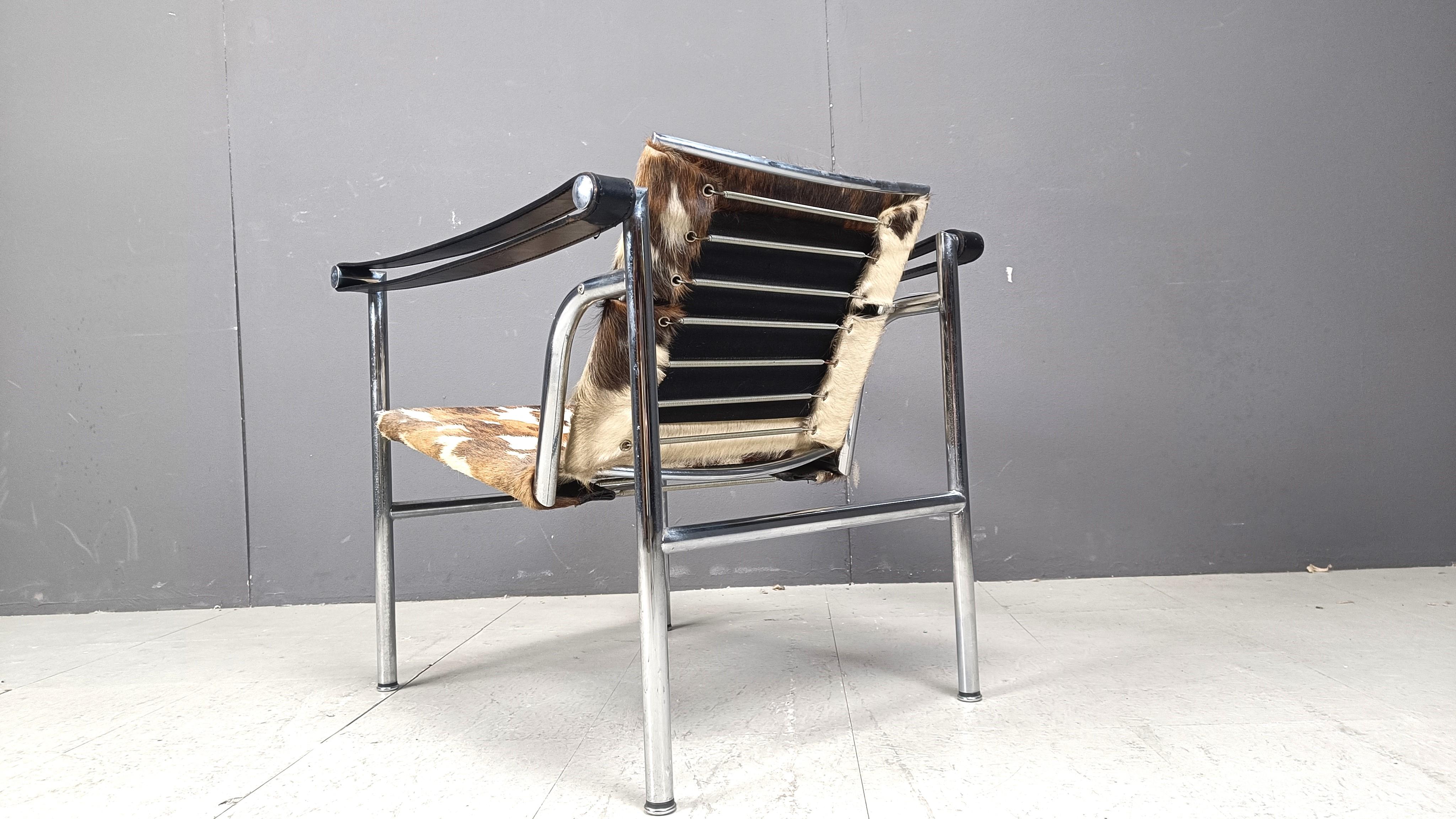 Silla LC-1 de piel de poni marrón y blanca de Le Corbusier para Cassina 3