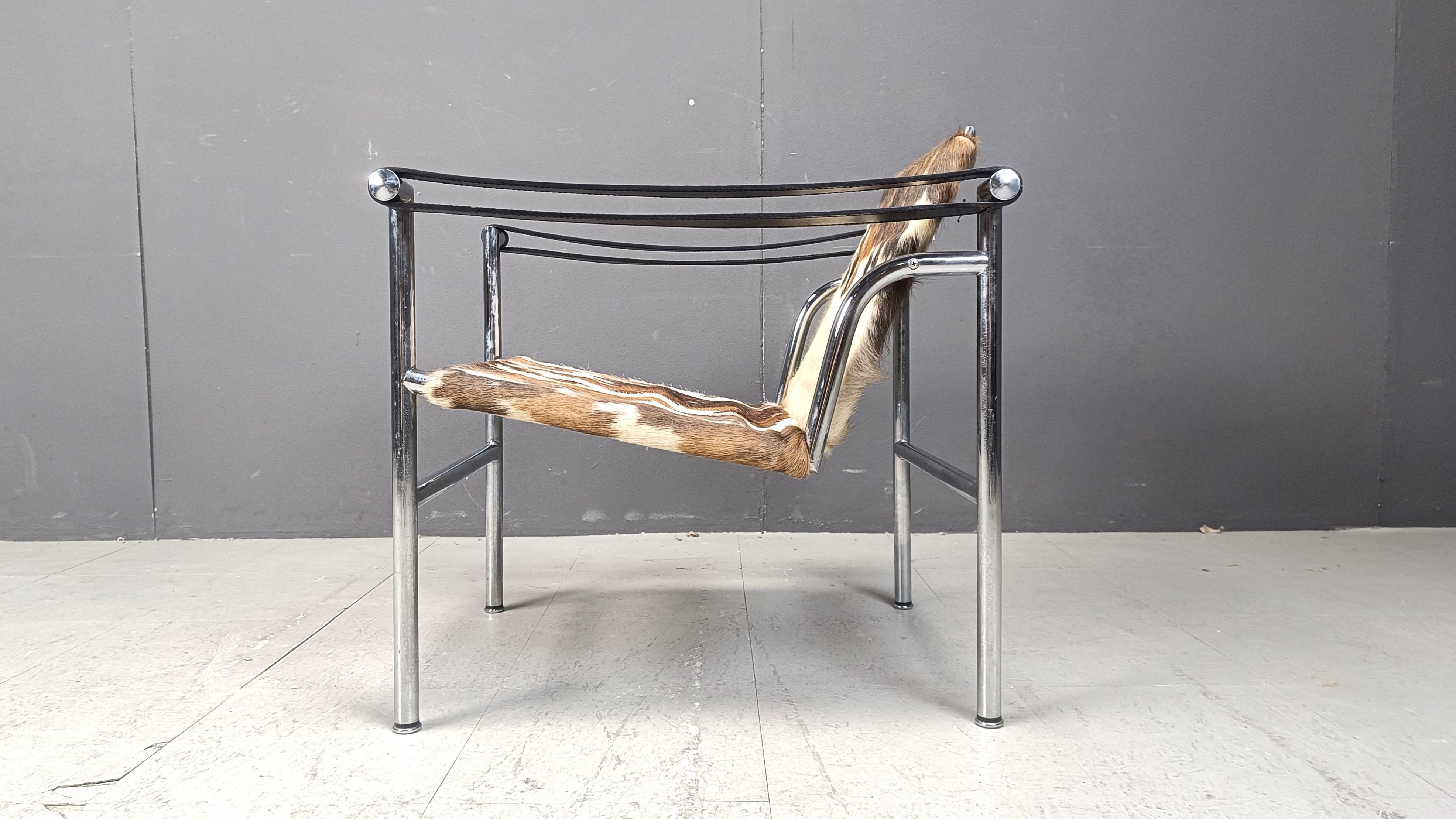 Silla LC-1 de piel de poni marrón y blanca de Le Corbusier para Cassina 2