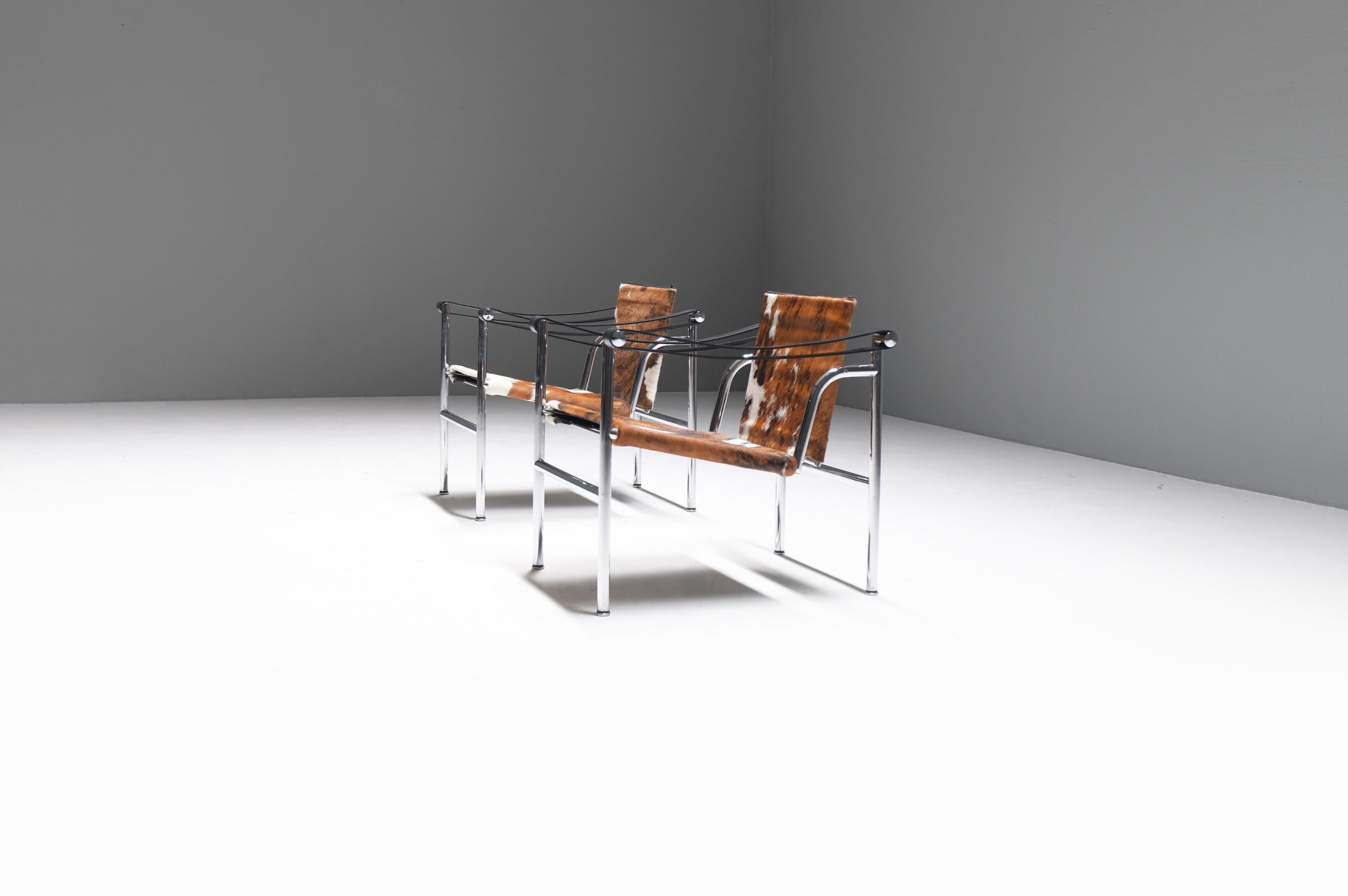 20th Century LC 1 set in horse skin - Le Corbusier, Jeanneret & Charlotte Perriand - Cassina For Sale