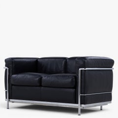 LC 2 - Pair of sofas in black leather by Le Corbusier