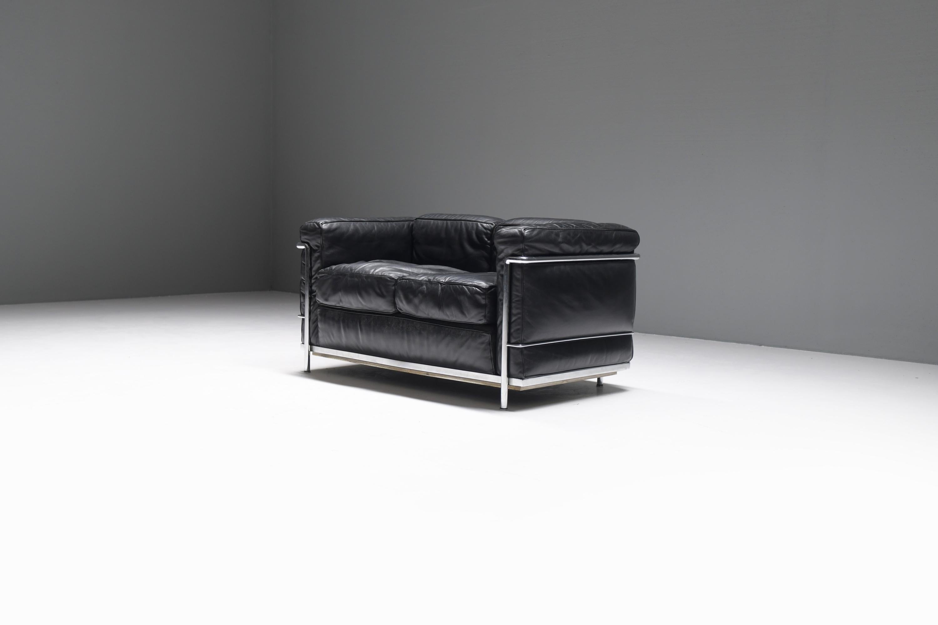 20th Century LC 2 set 1978 - Le Corbusier, Pierre Jeanneret & Charlotte Perriand - Cassina For Sale