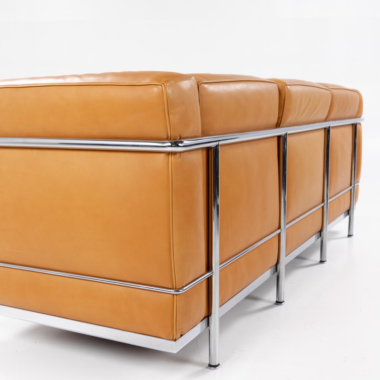 Scandinavian Modern LC 3 three seater sofa by Le Corbusier