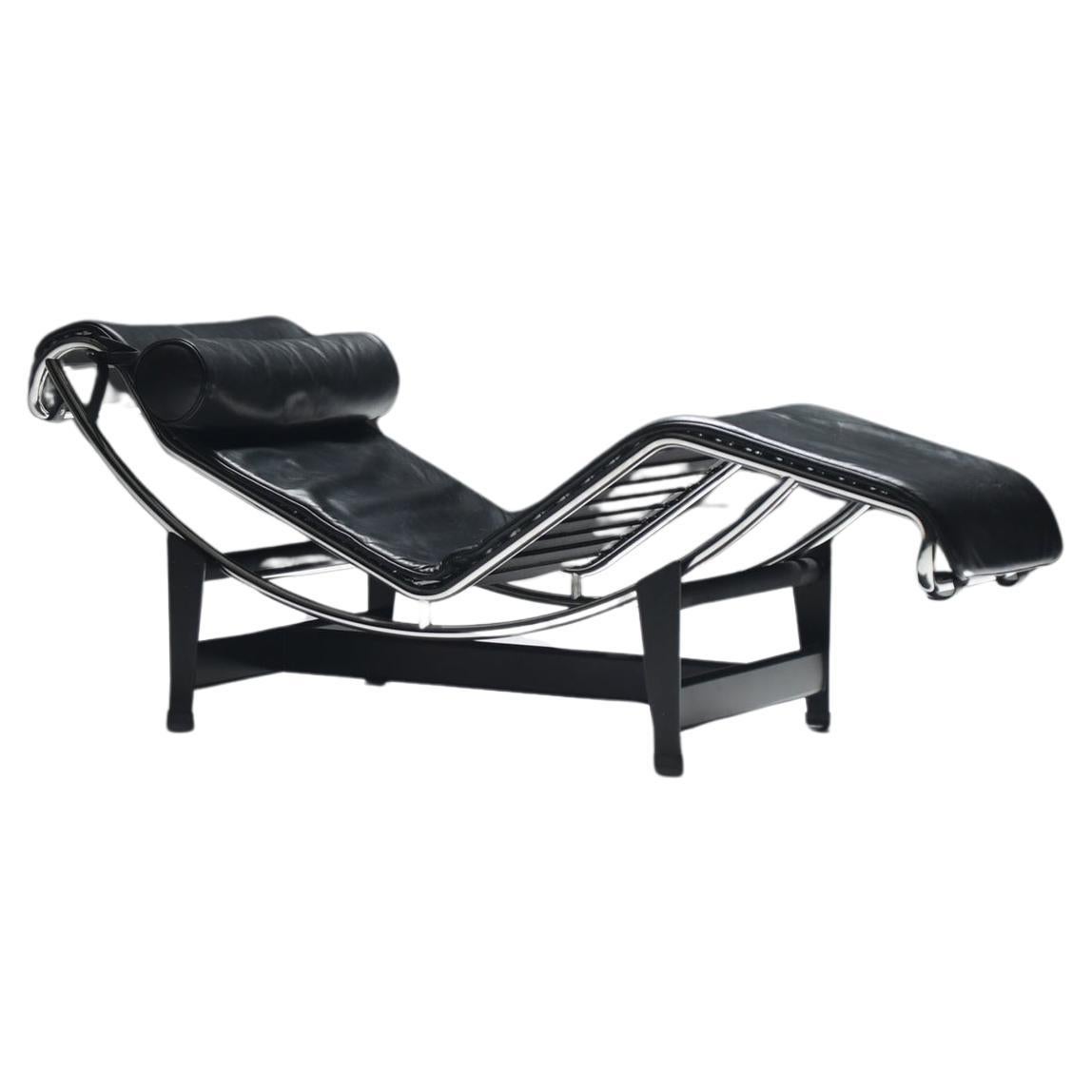 LC 4 black leather lounge chair by Le Corbusier, Jeanneret, Perriand for Cassina For Sale