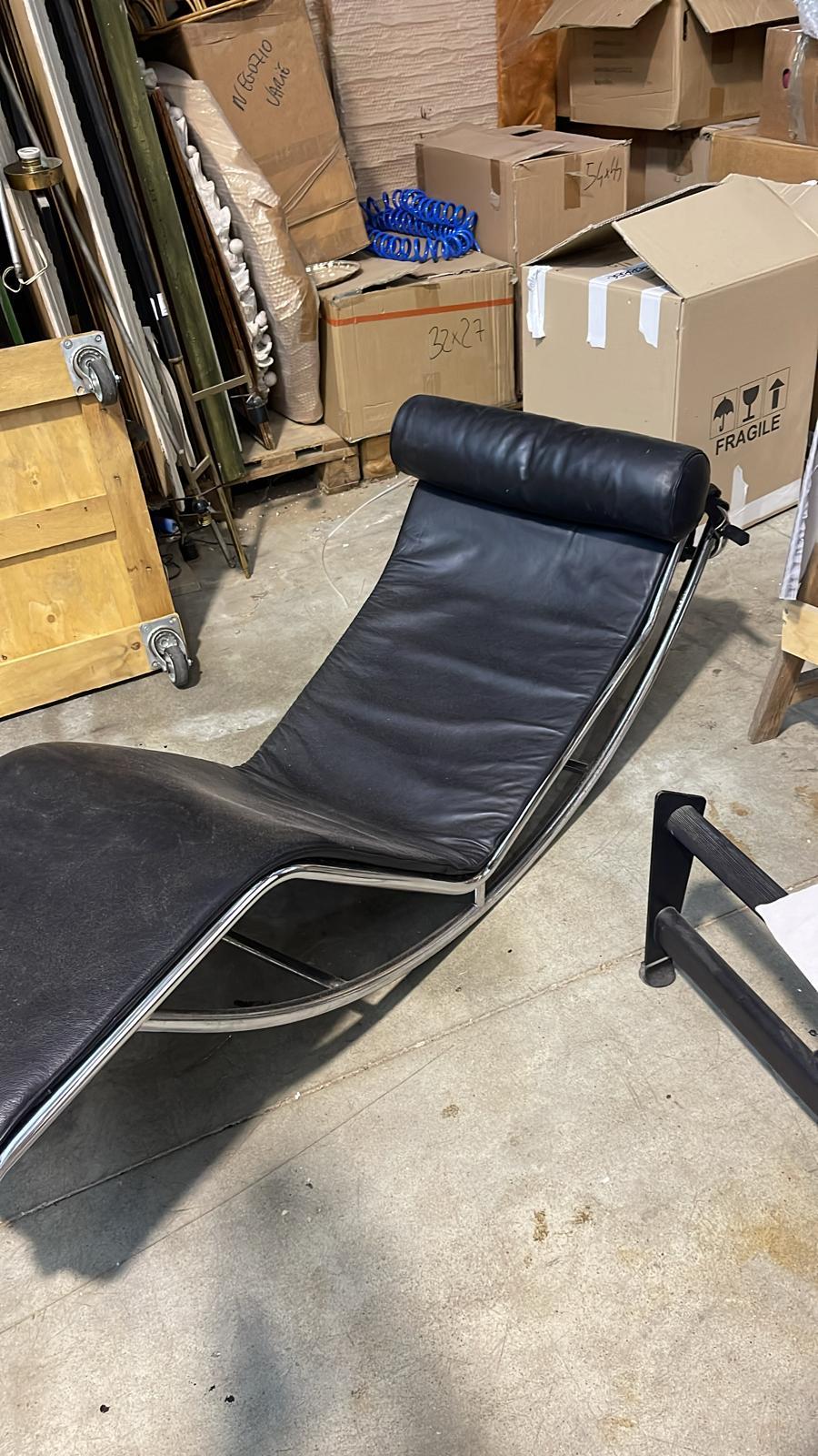 LC 4 Chaise-Longue Quattrifolio Italy 1970s Black Leather For Sale 3