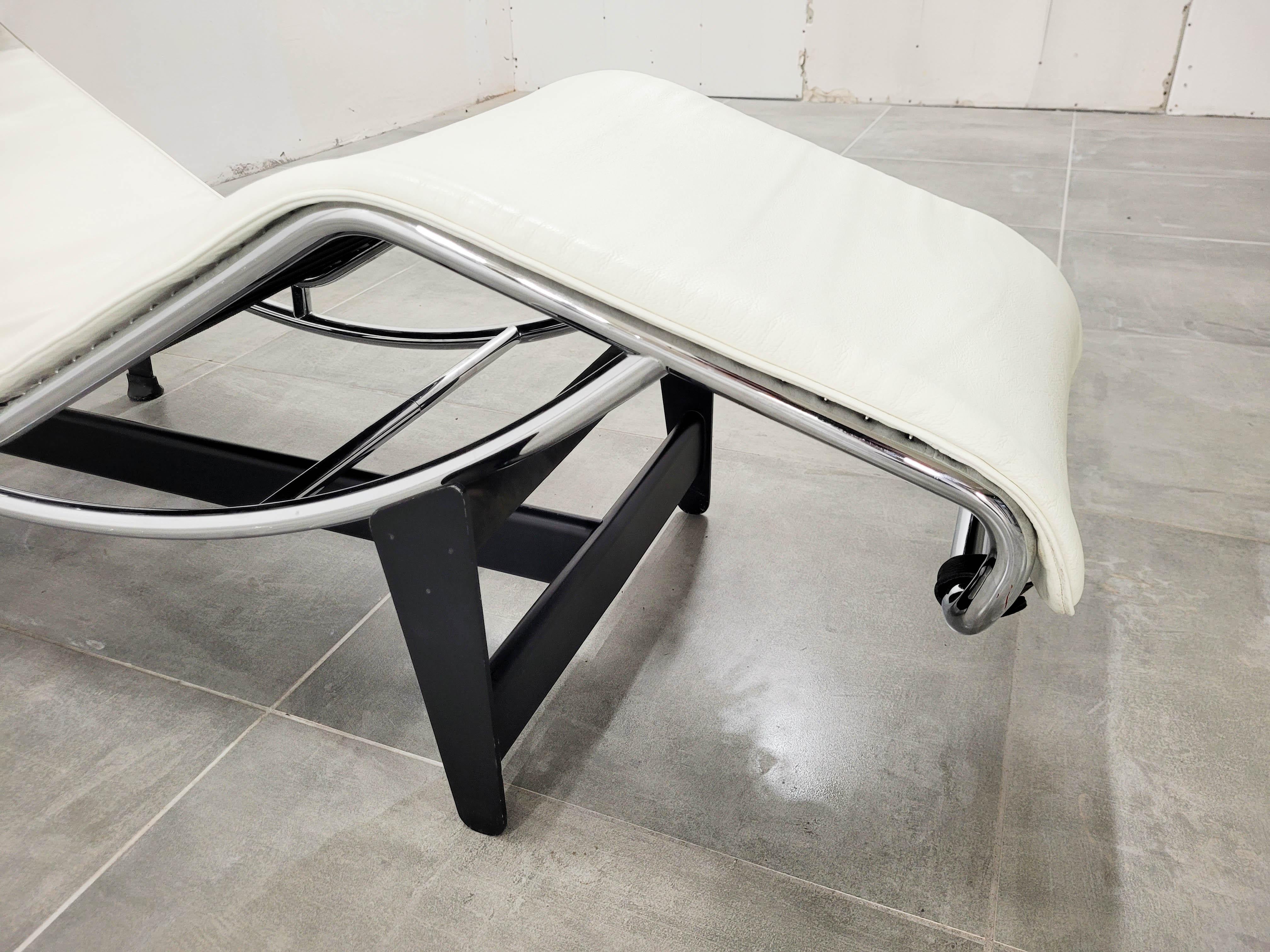LC-4 Lounge Chair in White Leather by Le Corbusier for Cassina, 1980s For Sale 3