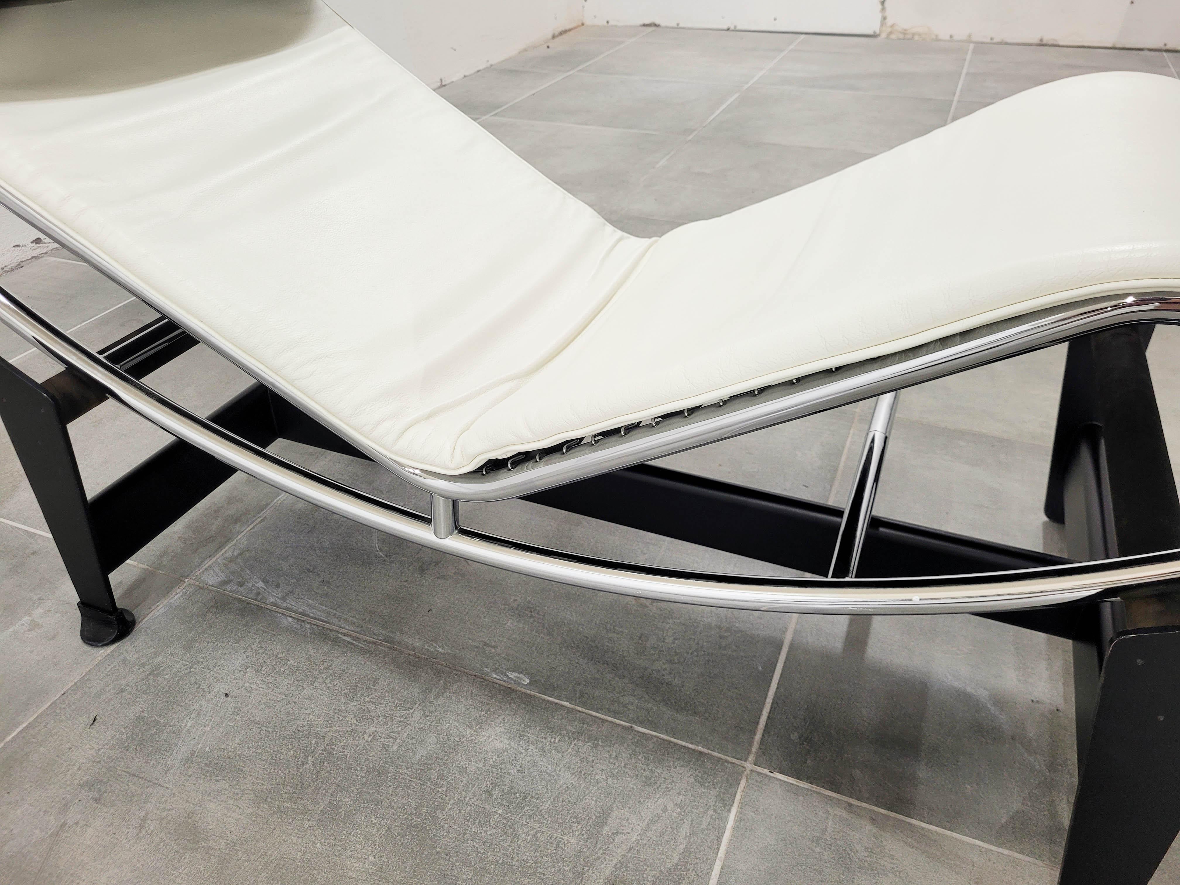 LC-4 Lounge Chair in White Leather by Le Corbusier for Cassina, 1980s For Sale 4