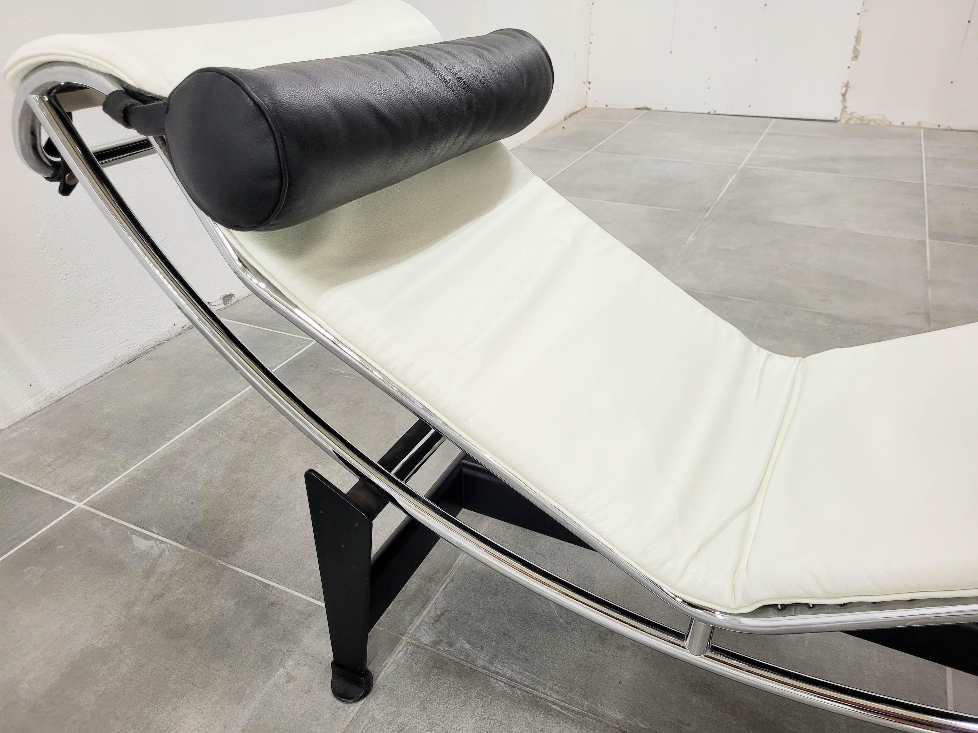 LC-4 Lounge Chair in White Leather by Le Corbusier for Cassina, 1980s For Sale 5