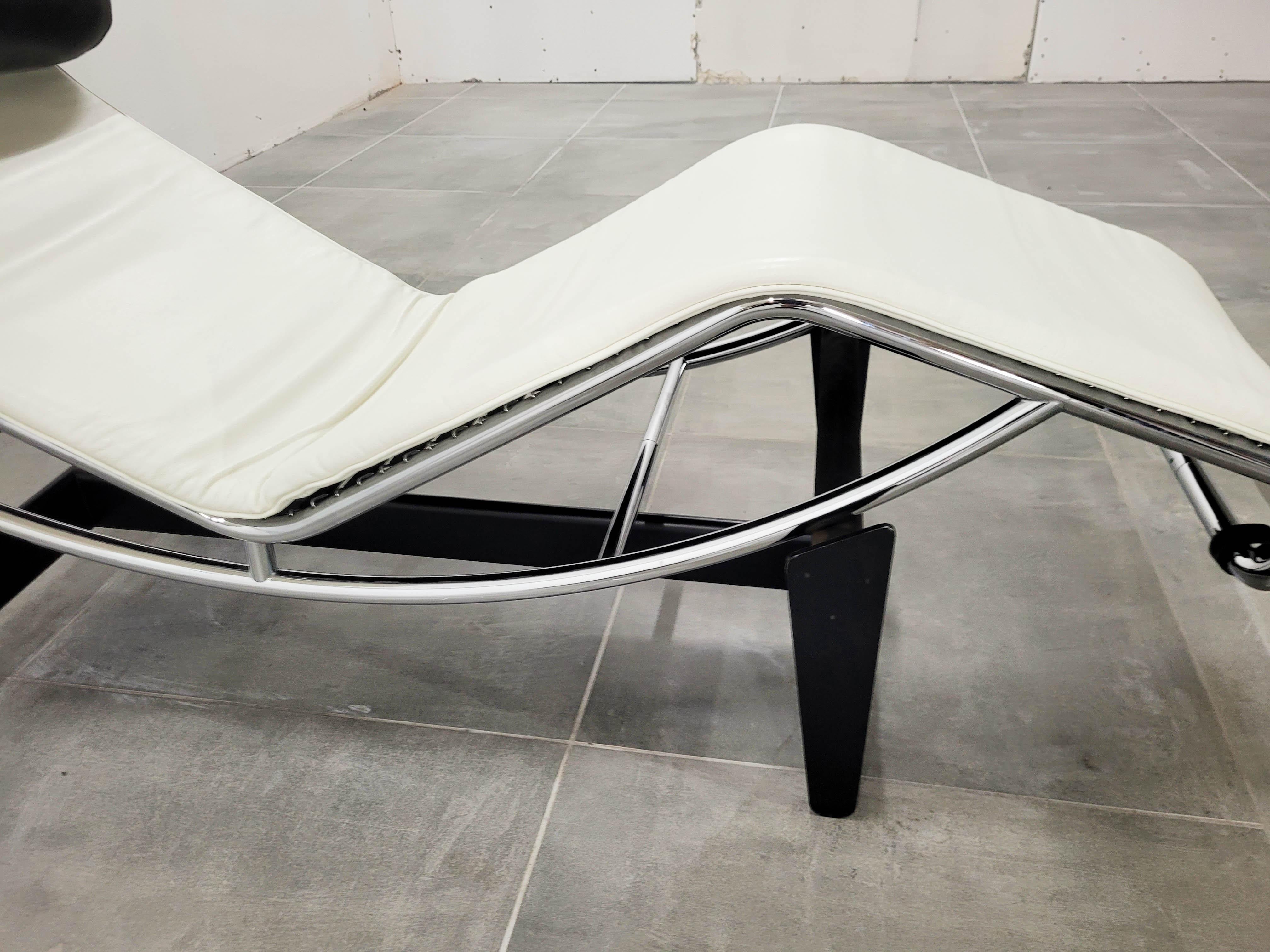LC-4 Lounge Chair in White Leather by Le Corbusier for Cassina, 1980s For Sale 6