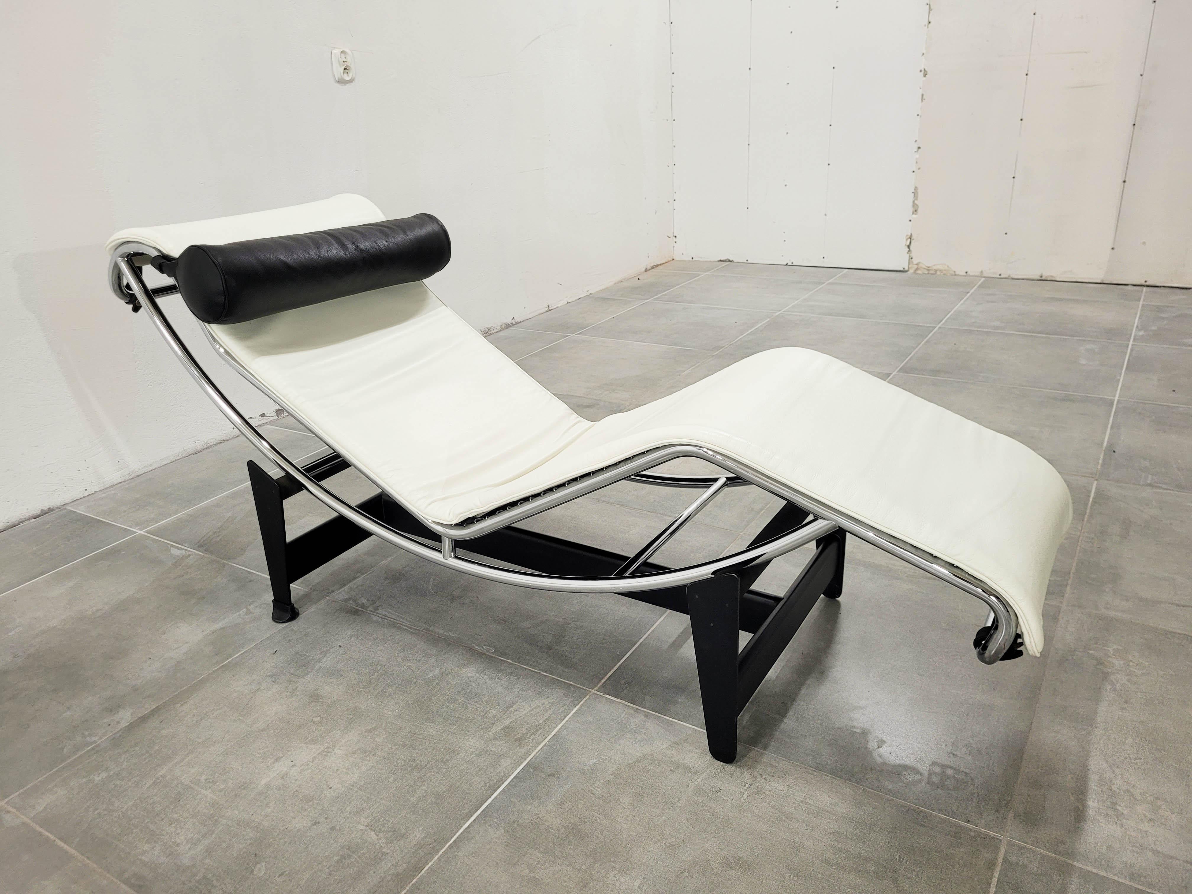 Metal LC-4 Lounge Chair in White Leather by Le Corbusier for Cassina, 1980s For Sale