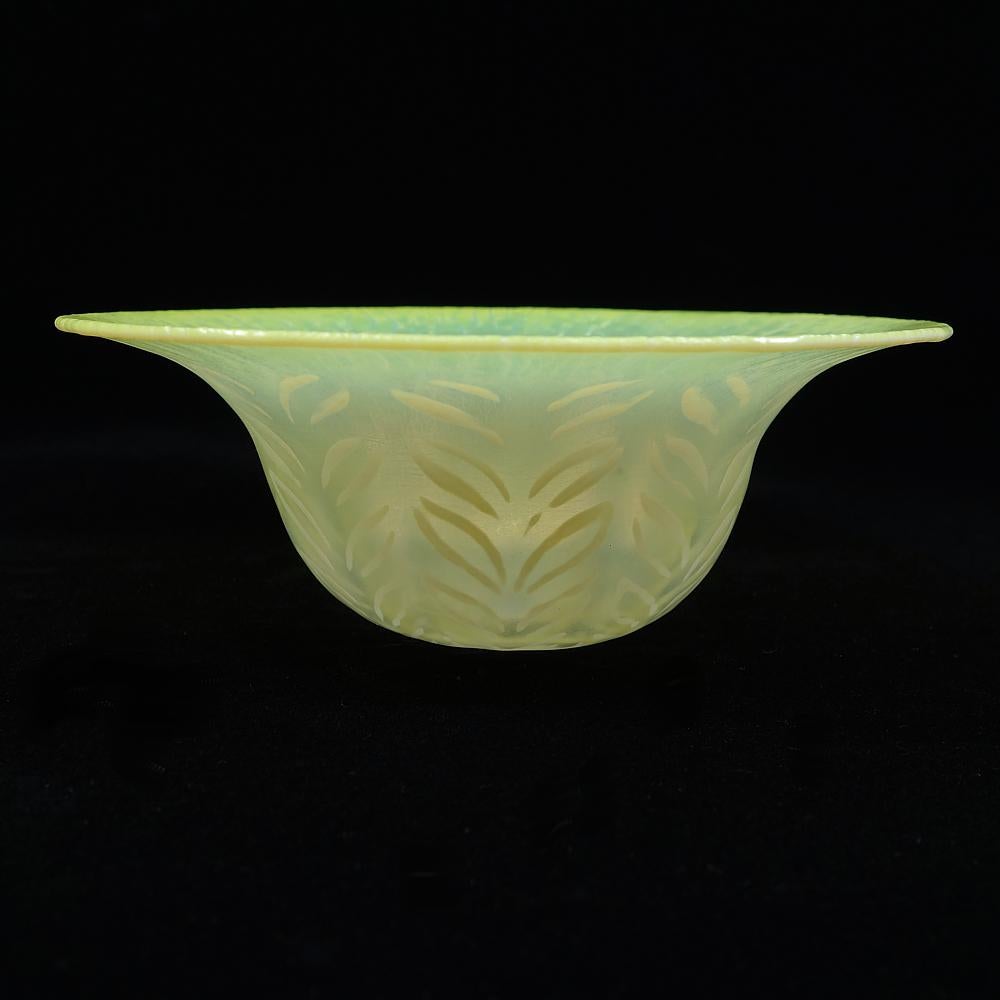 LC Tiffany Favrile Art Glass Decorated Opal & Yellow Feather Design Bowl 1915 In Excellent Condition In Cathedral City, CA