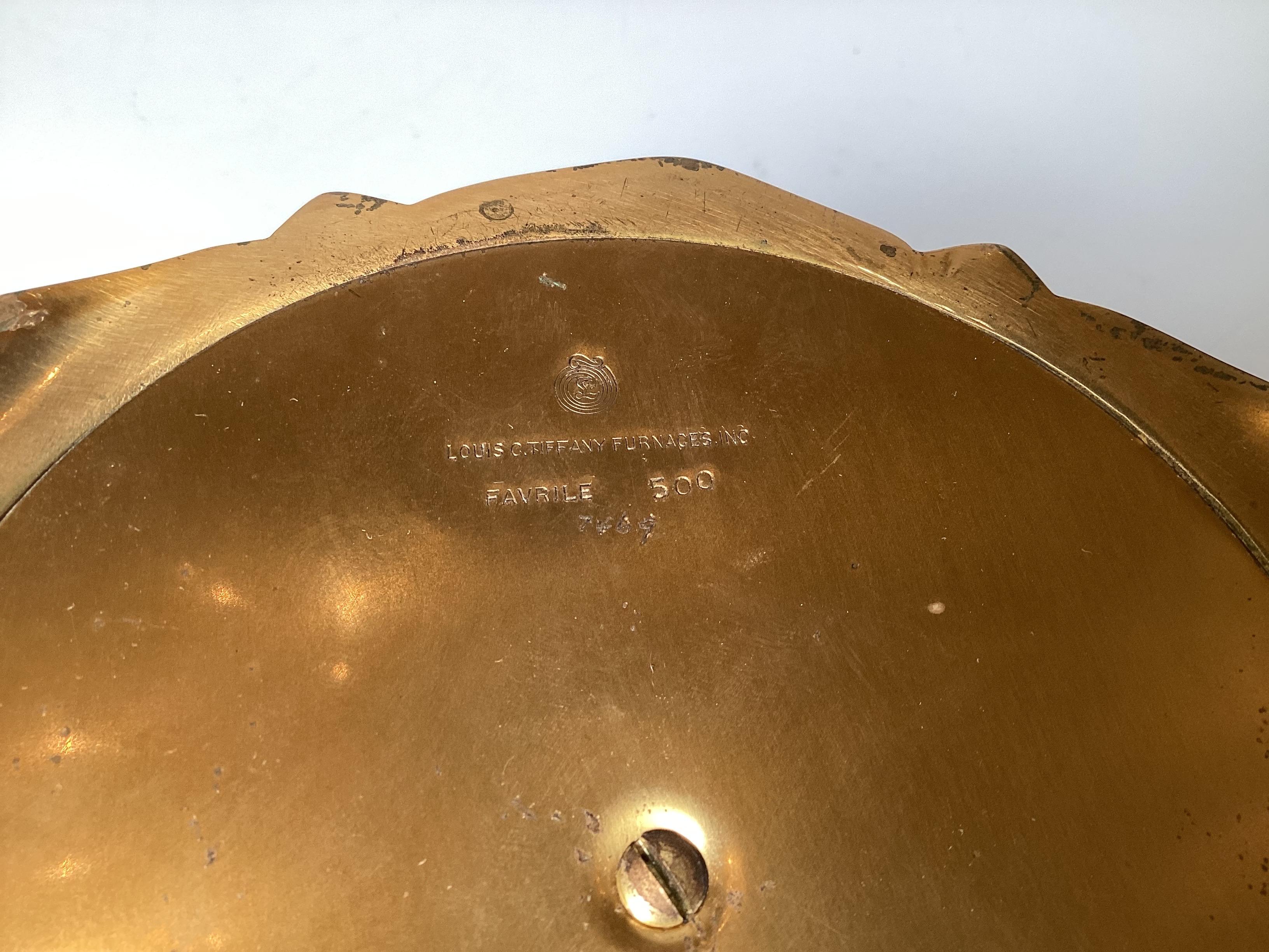 20ième siècle L.C. Bol central Tiffany Favrile sur base en bronze en vente