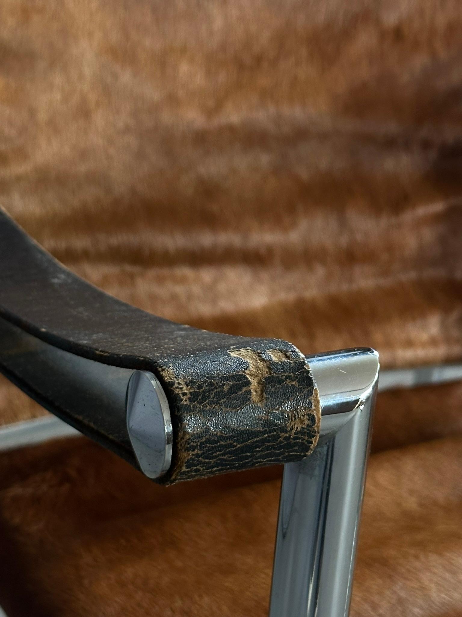 LC1 armchair by Le Corbusier Jeanneret Perriand for Cassina 1965 signed numbered In Good Condition For Sale In Milan, IT