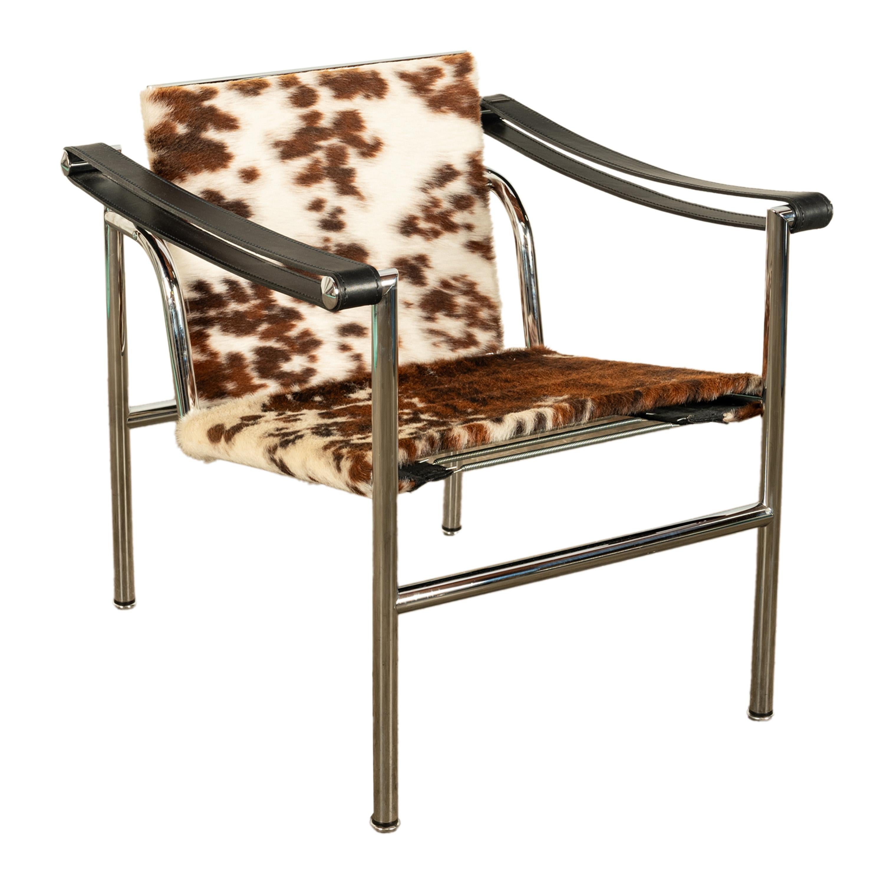 LC1 Sling Bas­cu­lant Cow Hide Chair Le Corbusier Jeanneret & Perriand Cassina 4