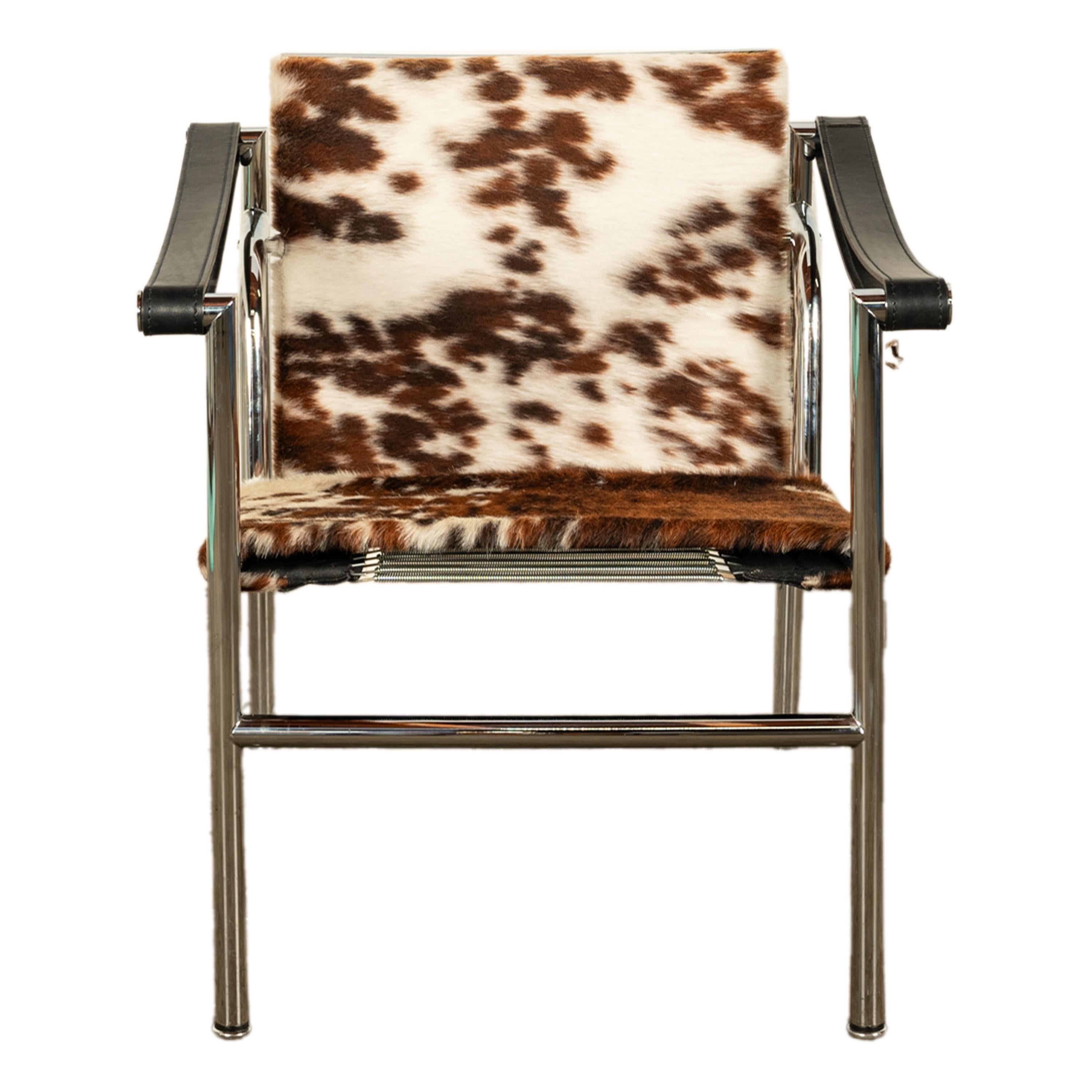LC1 Sling Bas­cu­lant Cow Hide Chair Le Corbusier Jeanneret & Perriand Cassina 5