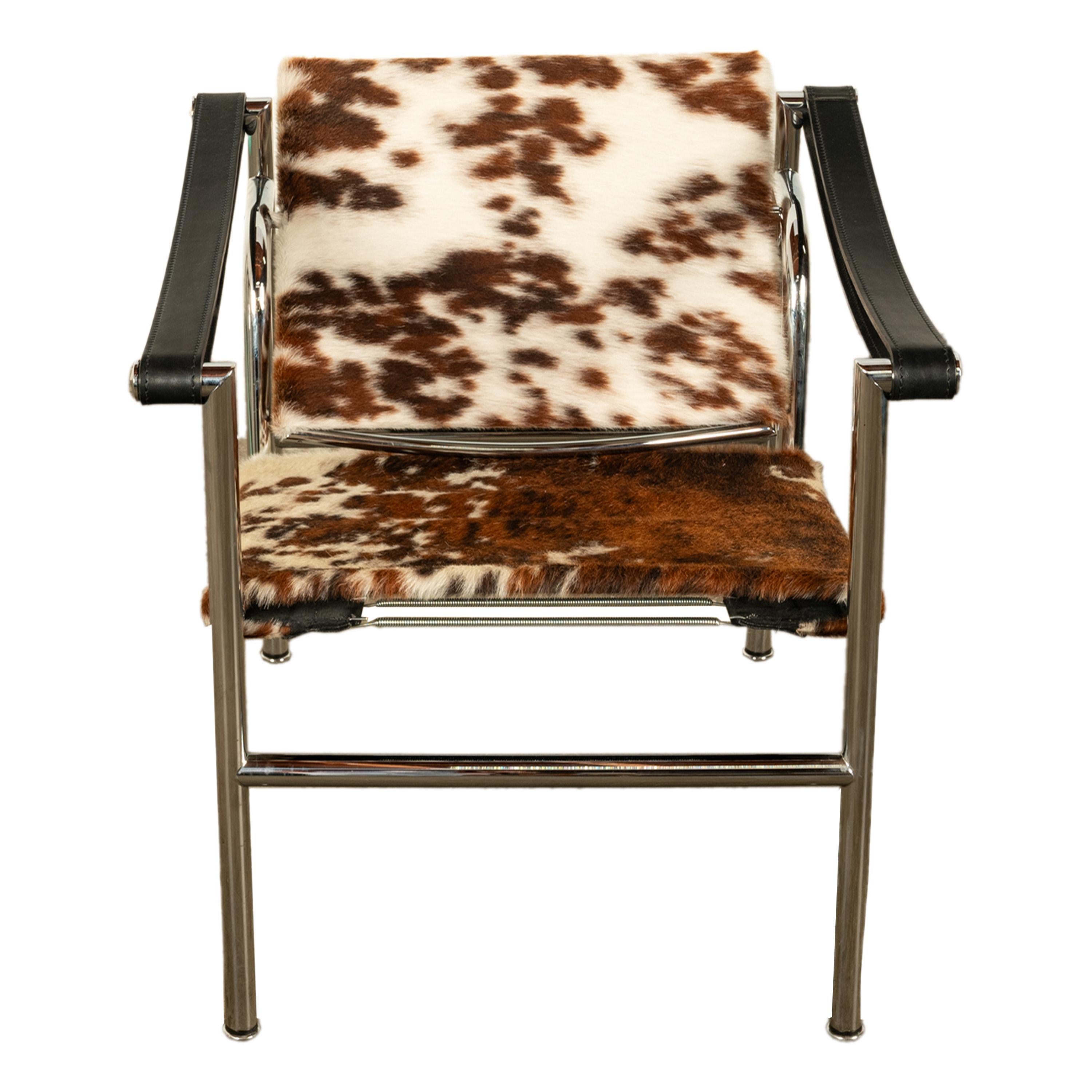 An official licensed Le Corbusier LC1 Chair with cow hide produced by Cassina, signed & numbered, in excellent condition.
The chair designed by Le Corbusier, Pierre Jeanneret, Charlotte Perriand in 1928. Relaunched in 1965.
Manufactured by Cassina