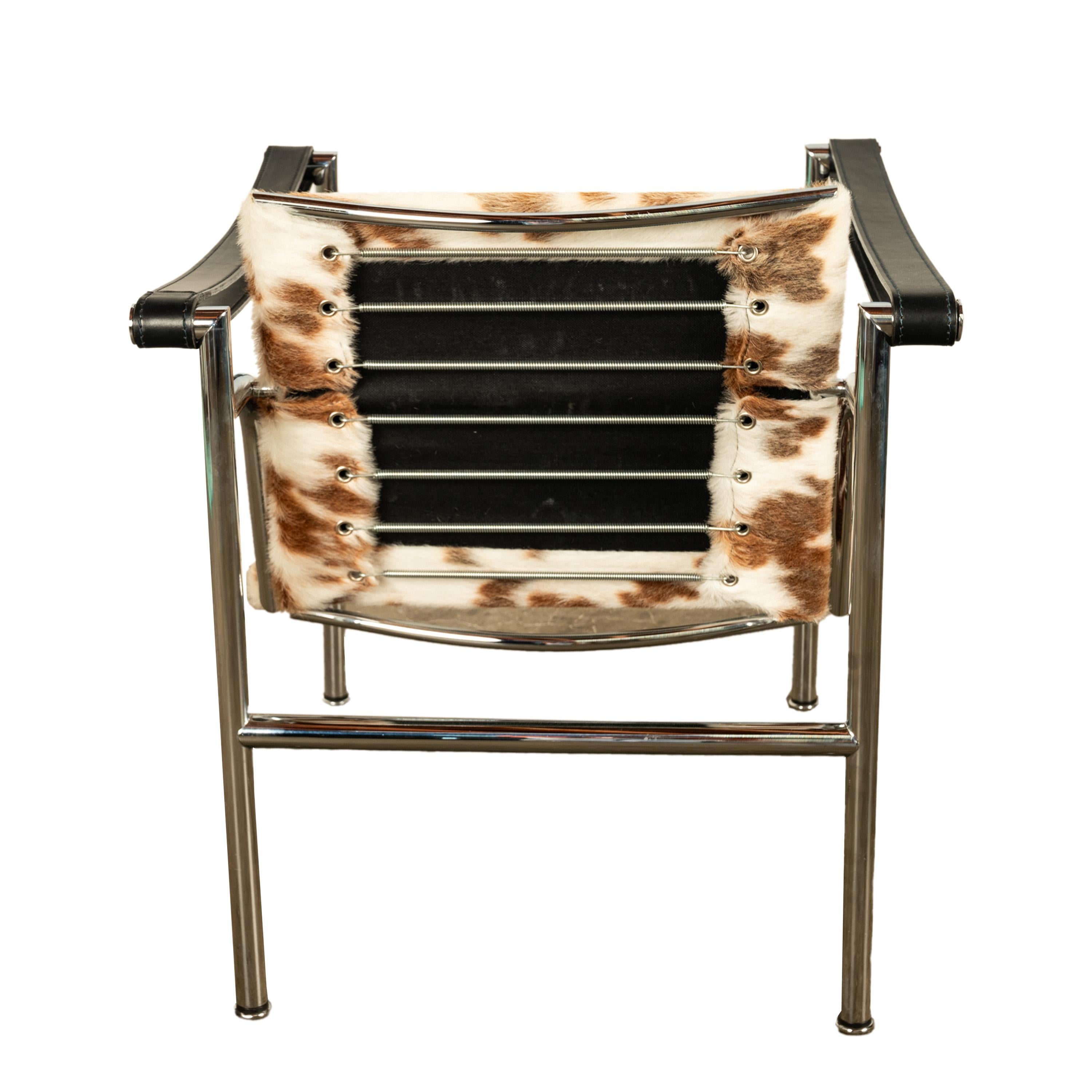 Cowhide LC1 Sling Bas­cu­lant Cow Hide Chair Le Corbusier Jeanneret & Perriand Cassina