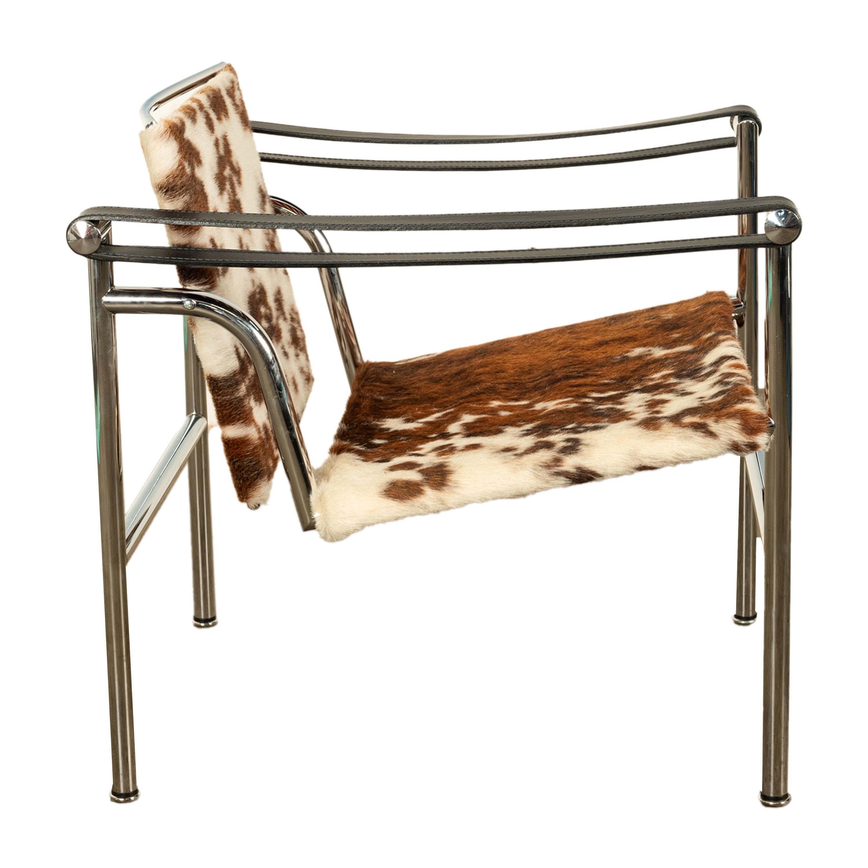 LC1 Sling Bas­cu­lant Cow Hide Chair Le Corbusier Jeanneret & Perriand Cassina 2