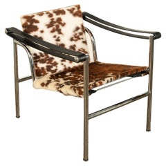 LC1 Sling Bas­cu­lant Cow Hide Chair Le Corbusier Jeanneret & Perriand Cassina