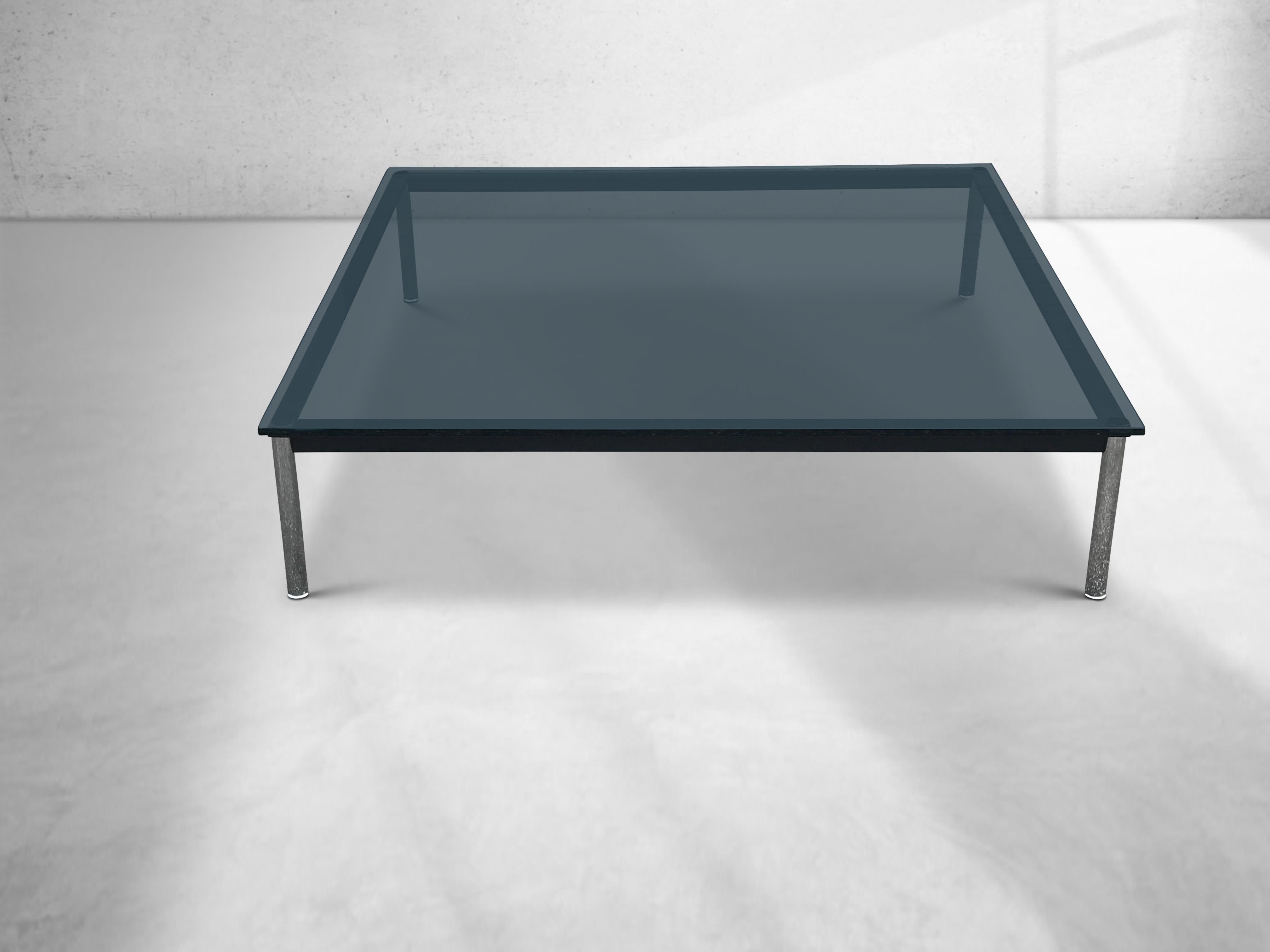 Bauhaus LC10 coffee table by Le Corbusier, Jeanneret and Perriand for Cassina 1990s For Sale