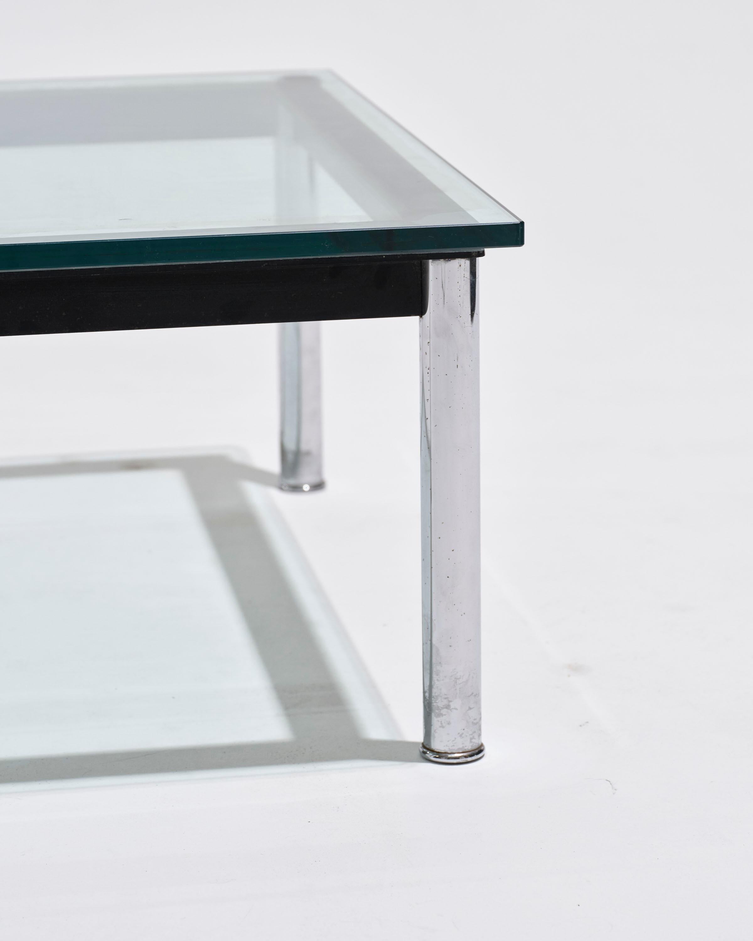 LC10 coffee table, Le Corbusier, Cassina, 1970s In Good Condition For Sale In PARIS, FR