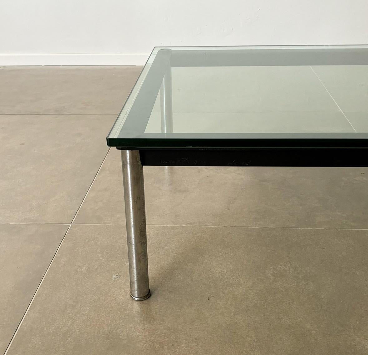 Black coffee table in glass and metal designed by Le Corbusier, Charlotte Perriand and Pierre Jeanneret for Cassina, 1970s Italy 
•
Measurements: (cm)
L70 D70 H33
•
The LC10-P coffee table, designed by Le Corbusier in collaboration with Pierre