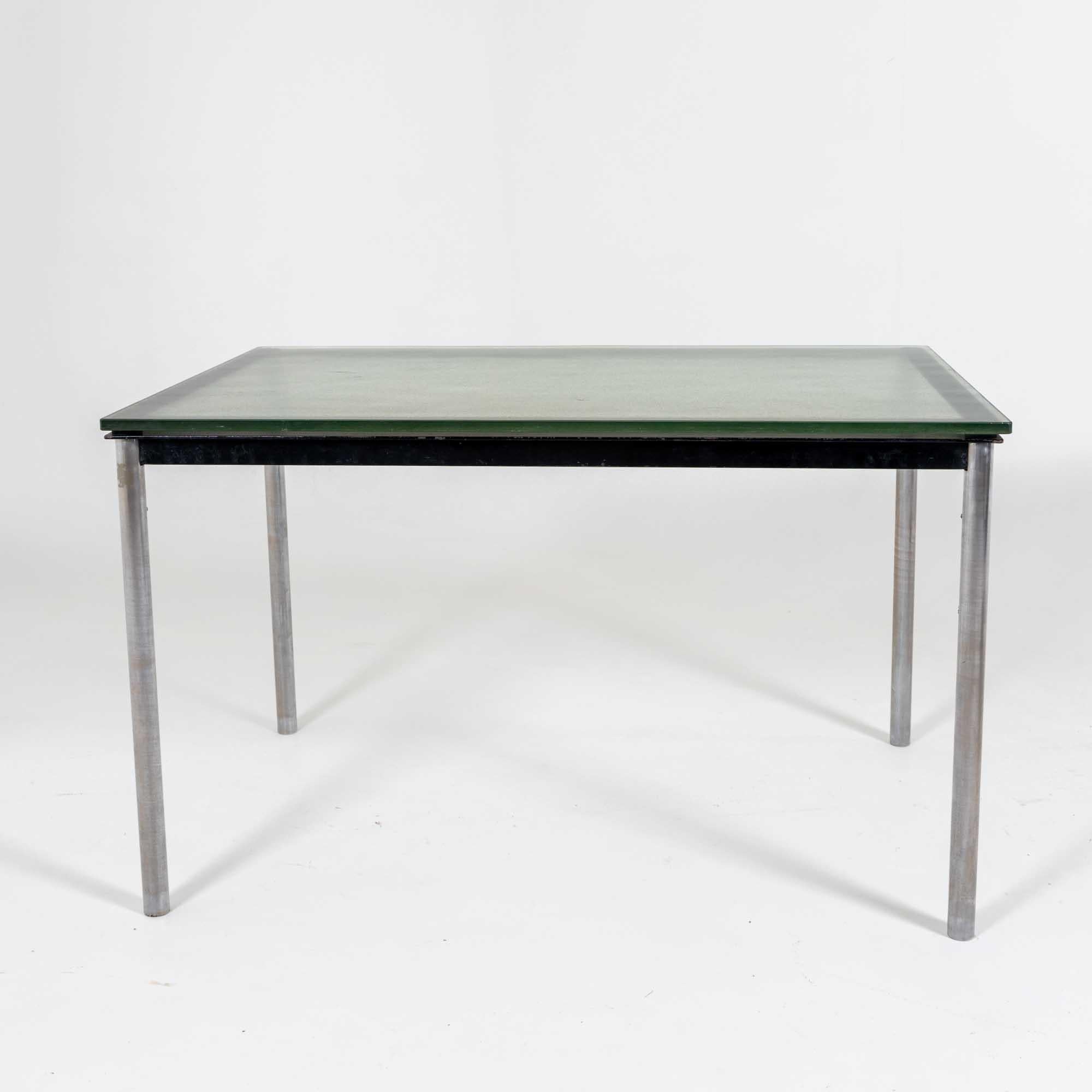 italien Table LC10 de Le Corbusier pour Cassina, pieds chromés et plateau en verre, fin du 20e siècle en vente