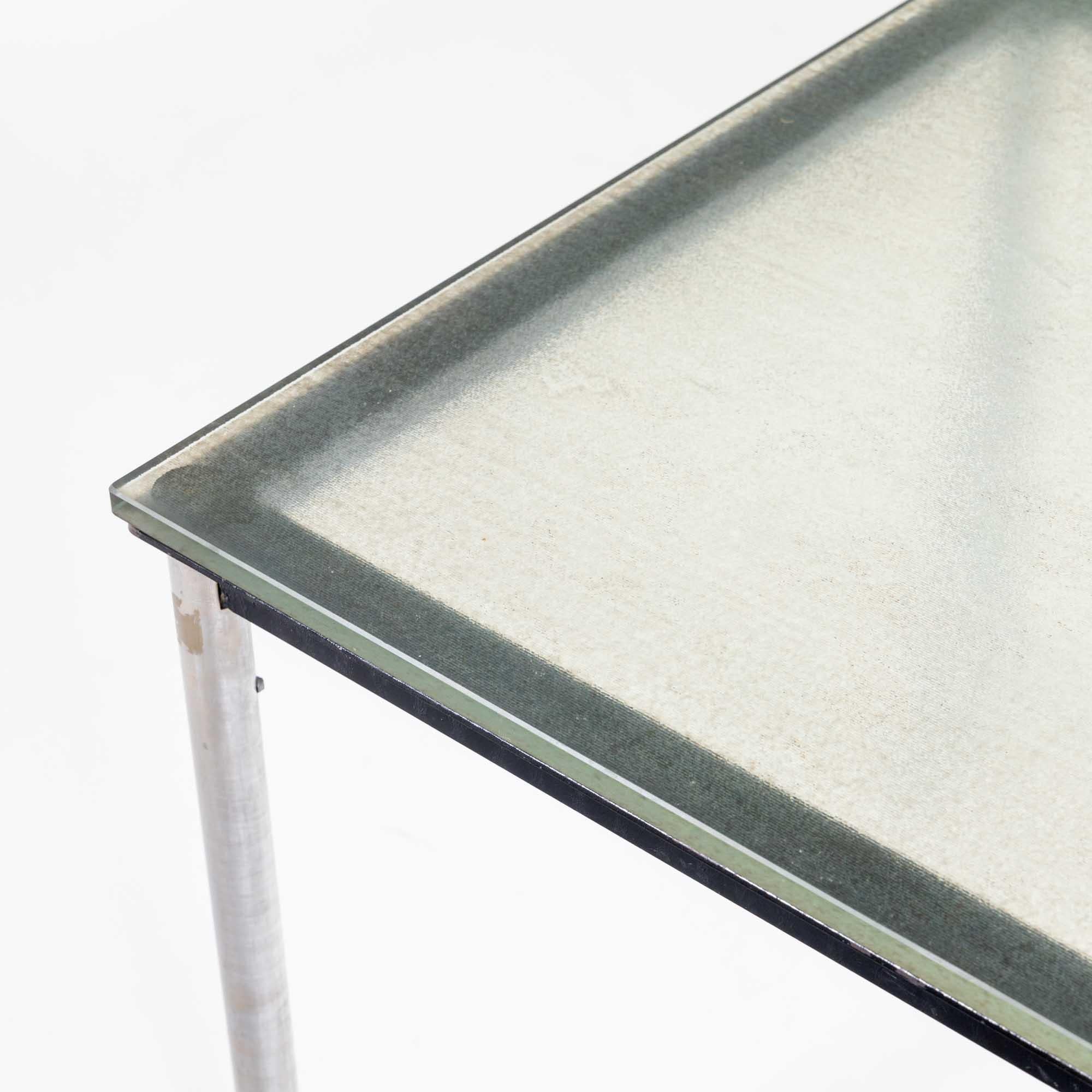 Table LC10 de Le Corbusier pour Cassina, pieds chromés et plateau en verre, fin du 20e siècle Bon état - En vente à Greding, DE