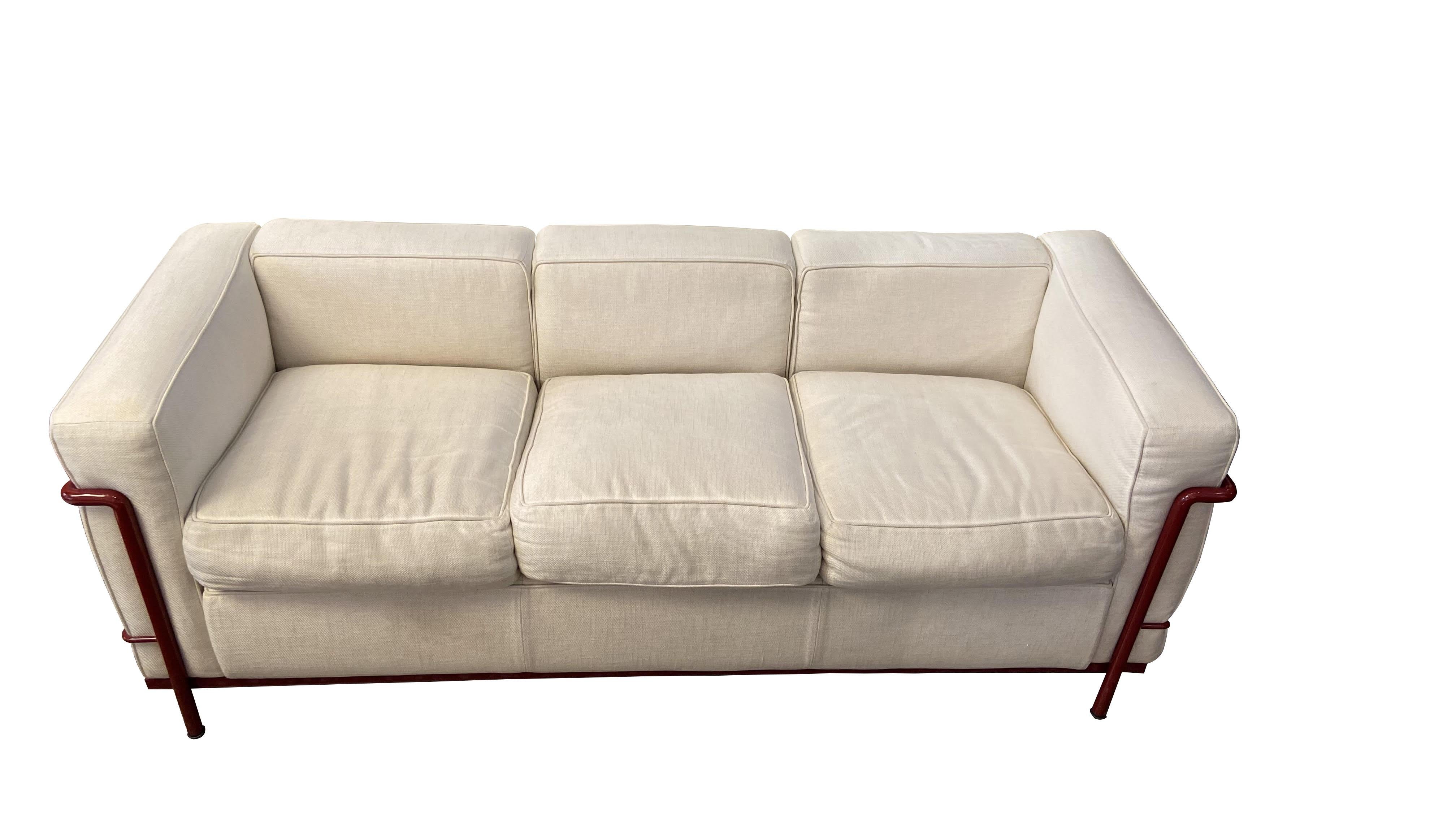 This LC2 three-seater sofa was designed by Le Corbusier for Cassina. It has light beige fabric cushions and a red tubular frame. They are very comfortable and in very good condition.

Dimensions :
W: 180.3 cm
D : 69.2 cm
H : 69.2 cm
