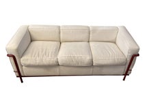 Sofá LC2 de 3 plazas diseñado por Le Corbusier para Cassina, hacia 1970