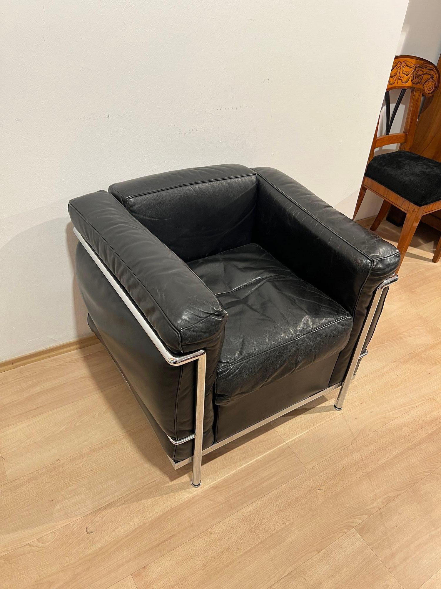 LC2 Armchair, Chromed Steeltube and Black Leather, Italy circa 1960s For Sale 3