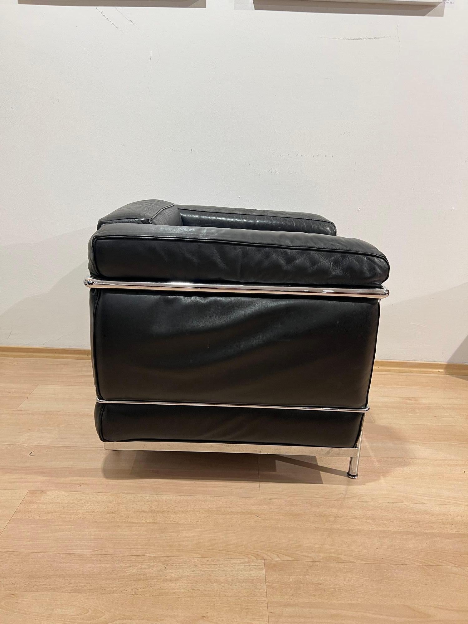 LC2 Armchair, Chromed Steeltube and Black Leather, Italy circa 1960s For Sale 4