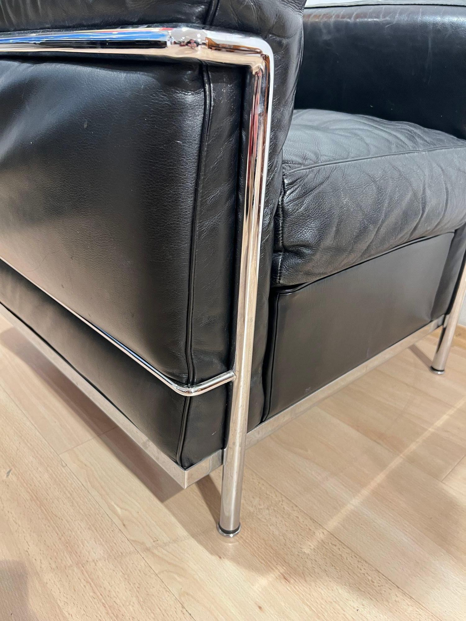 LC2 Armchair, Chromed Steeltube and Black Leather, Italy circa 1960s For Sale 5