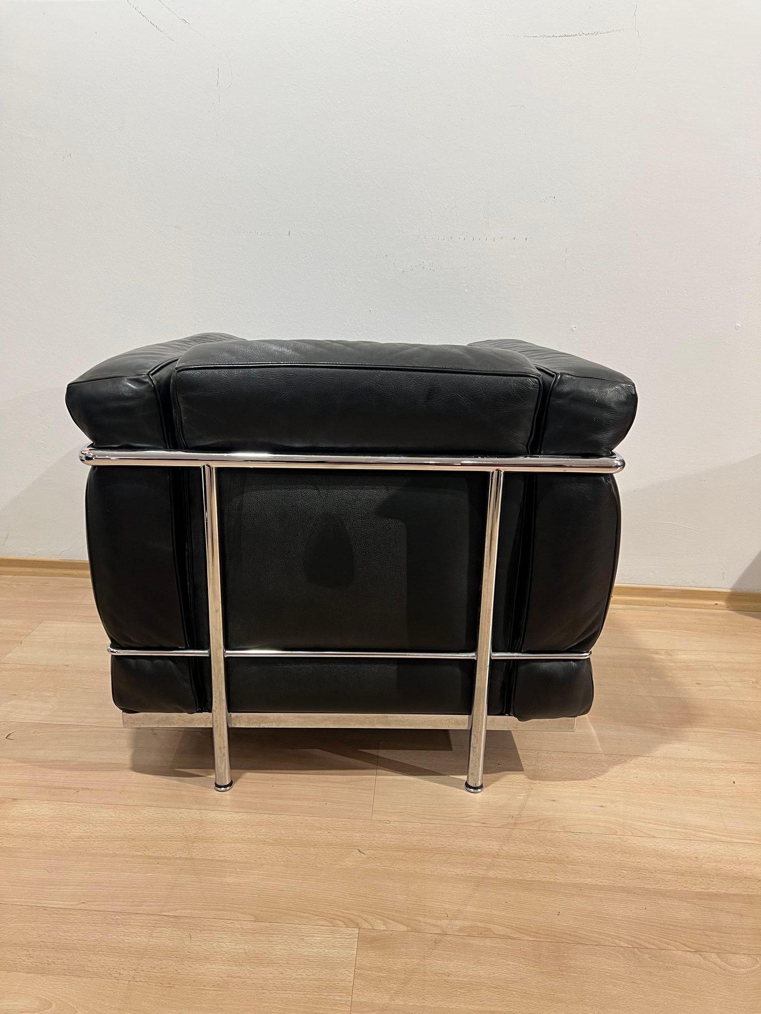 LC2 Armchair, Chromed Steeltube and Black Leather, Italy circa 1960s For Sale 7