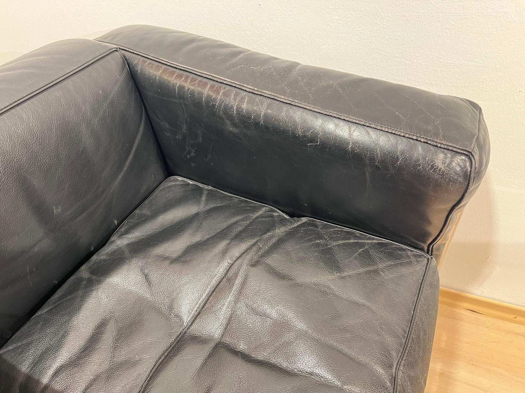 LC2 Armchair, Chromed Steeltube and Black Leather, Italy circa 1960s For Sale 11
