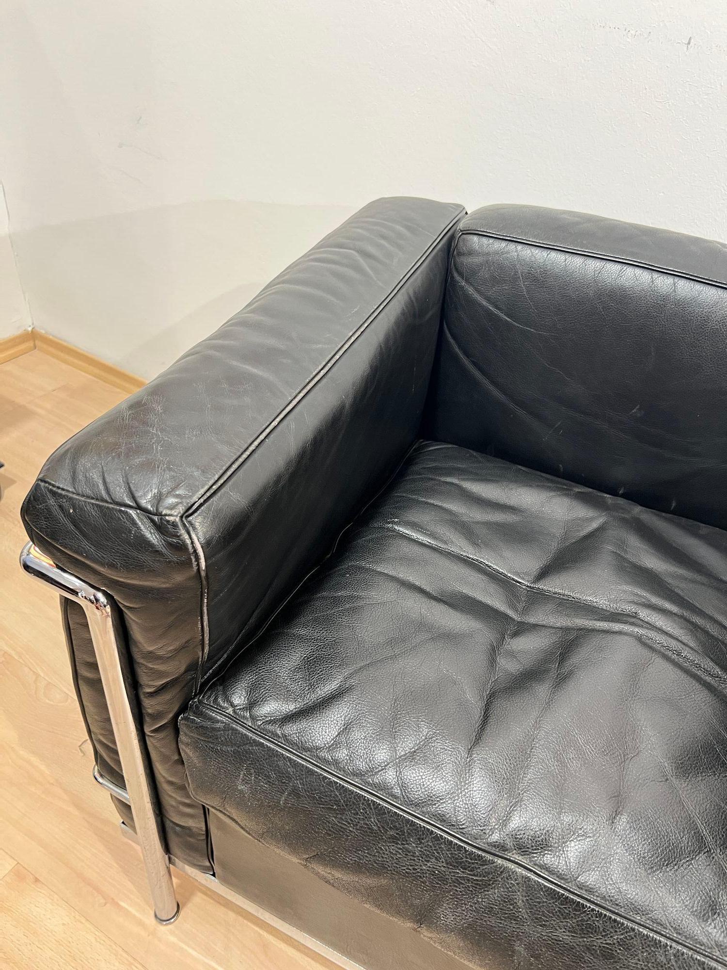 LC2 Armchair, Chromed Steeltube and Black Leather, Italy circa 1960s For Sale 12