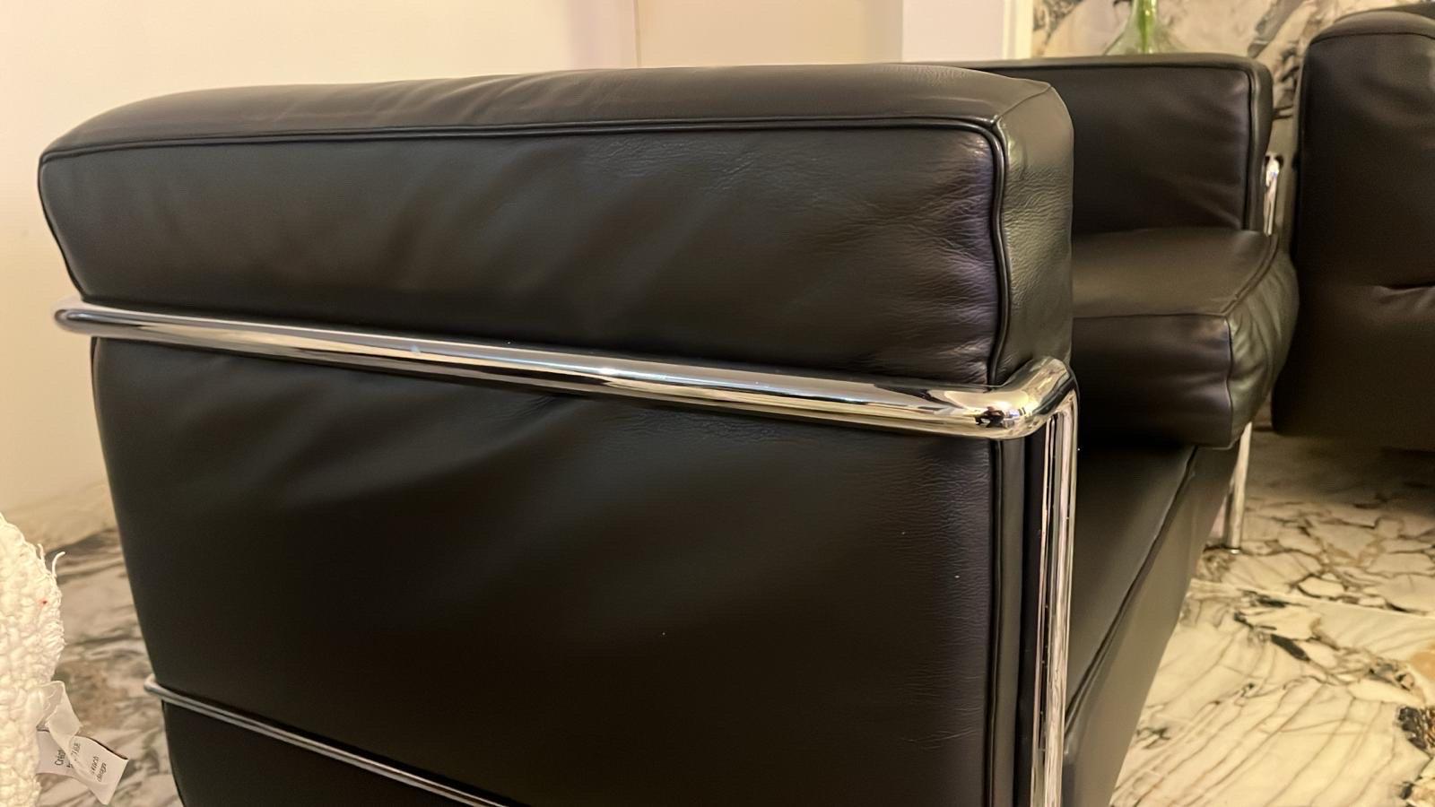 'LC2' Black Leather Settee Sofa Loveseat by Le Corbusier for Cassina, Signed For Sale 2