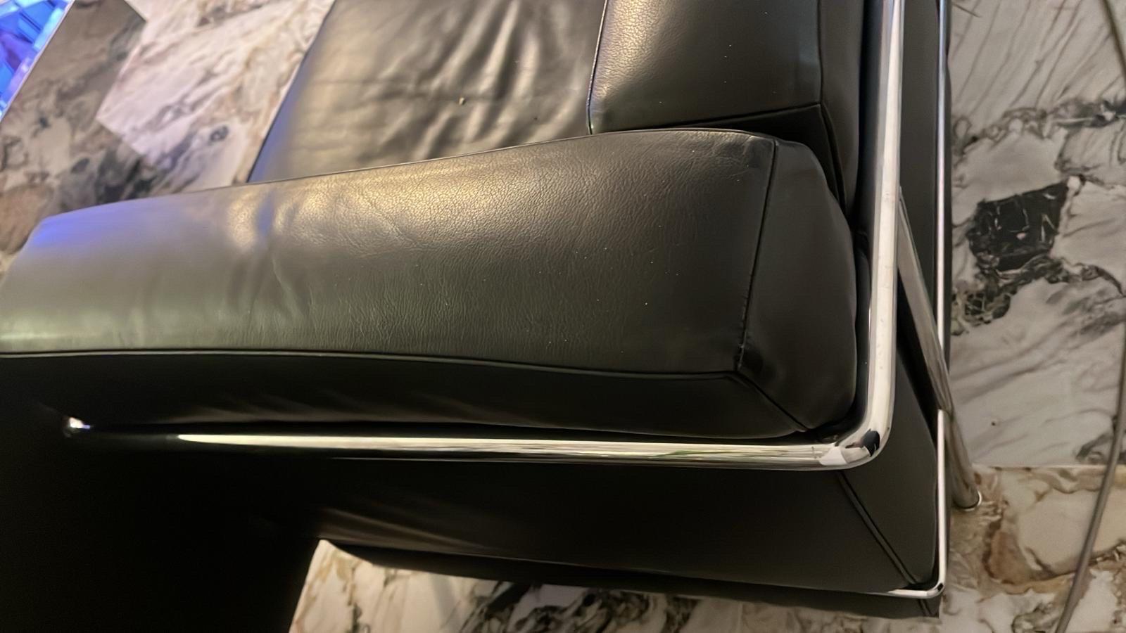Italian 'LC2' Black Leather Settee Sofa Loveseat by Le Corbusier for Cassina, Signed For Sale