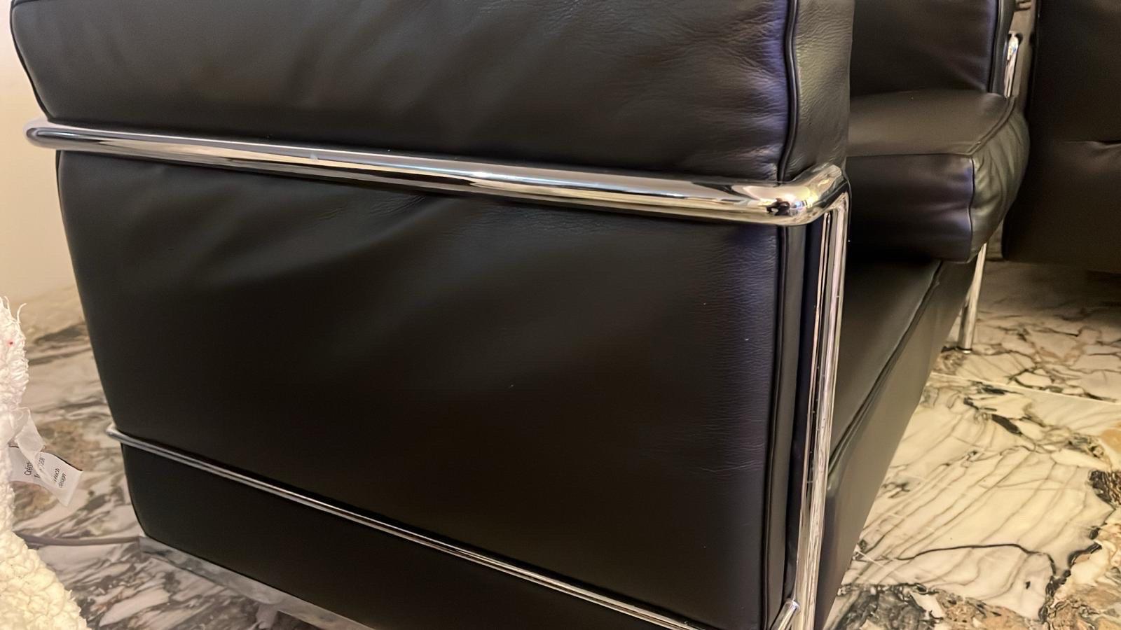 Other 'LC2' Black Leather Settee Sofa Loveseat by Le Corbusier for Cassina, Signed For Sale