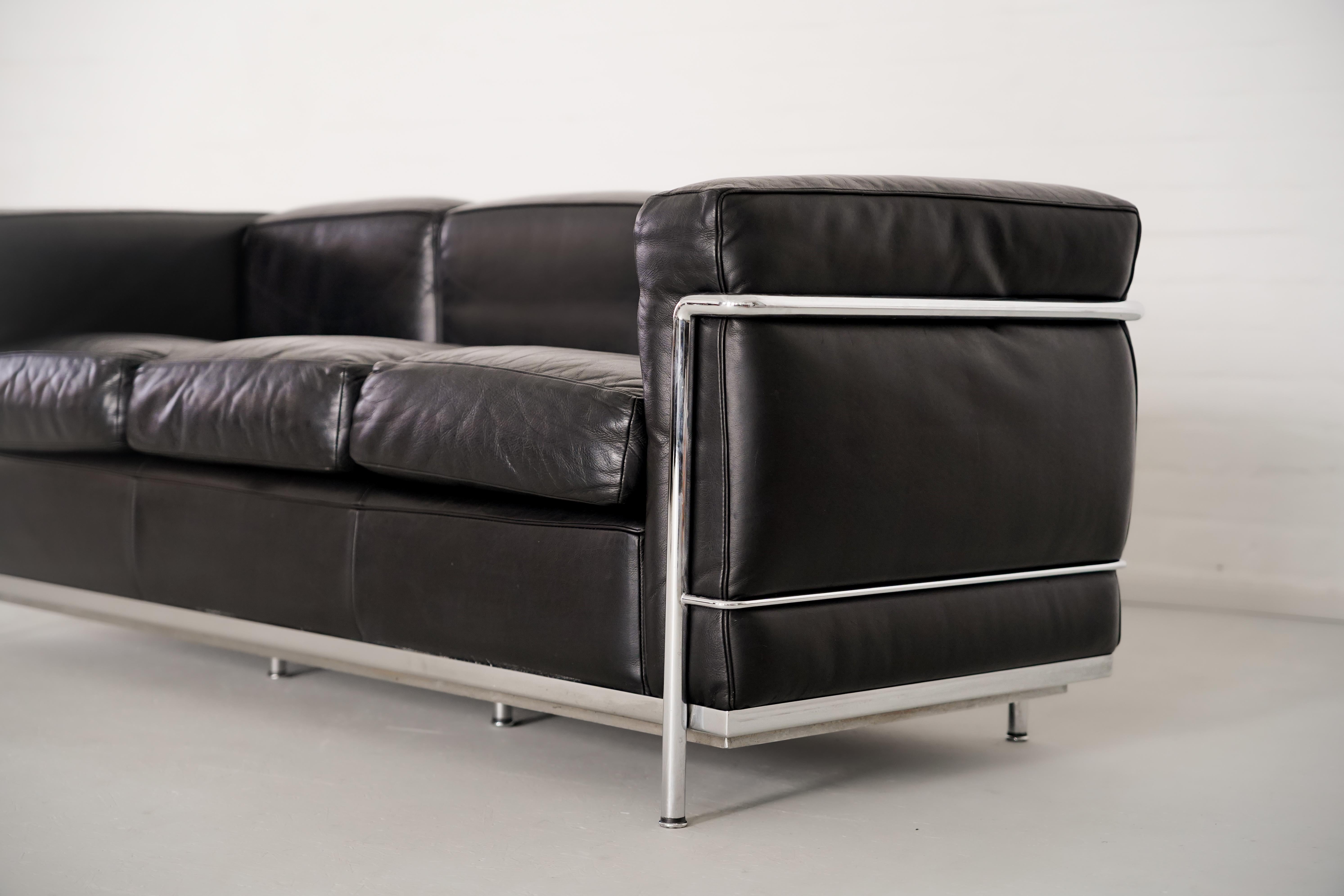 Bauhaus LC2 de Le Corbusier, Pierre Jeanneret et Charlotte Perriand pour Cassina en vente