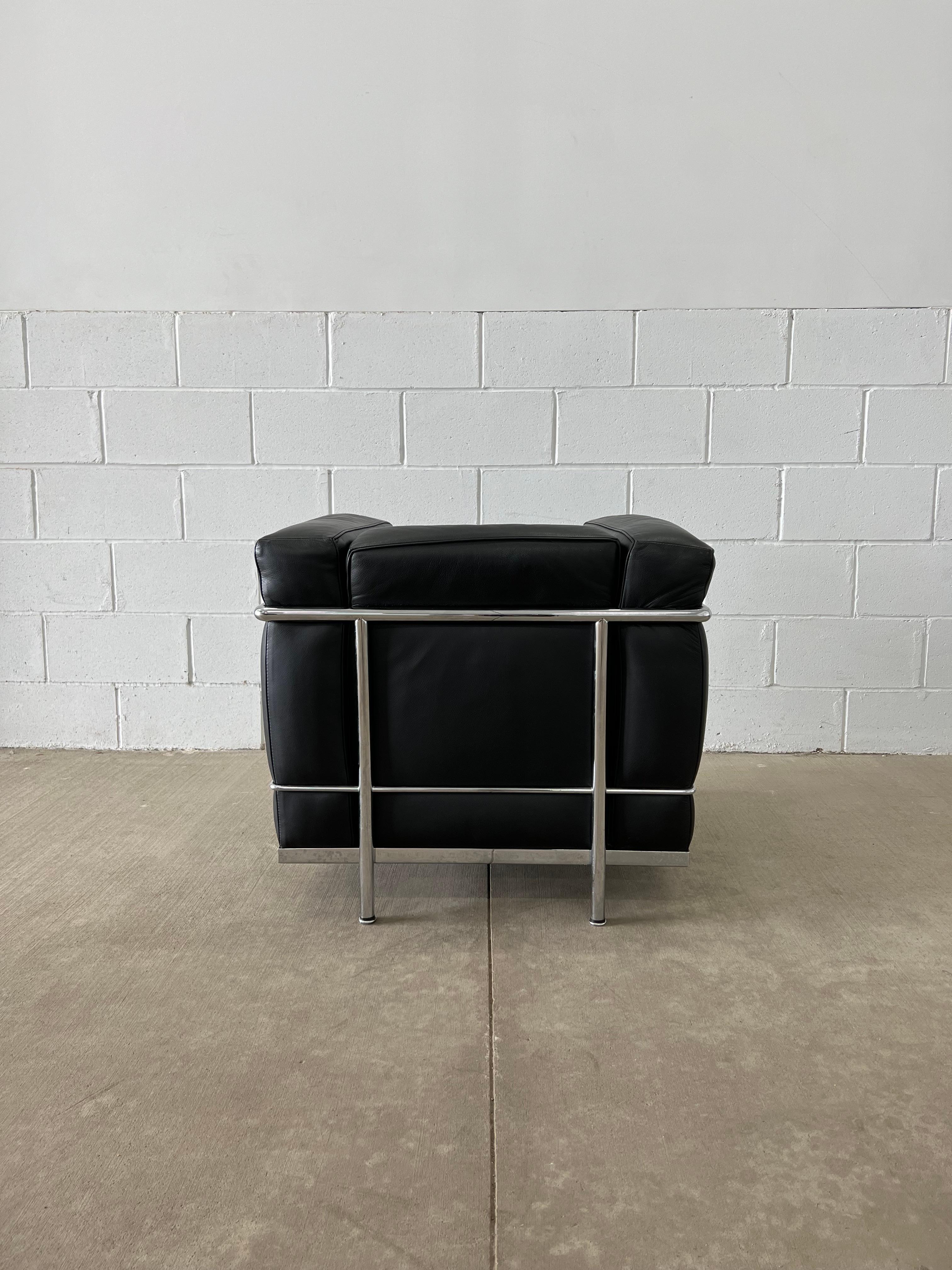 LC2 by Le Corbusier, Pierre Jeanneret, and Charlotte Perriand for Cassina In Good Condition In Saint Paul, MN
