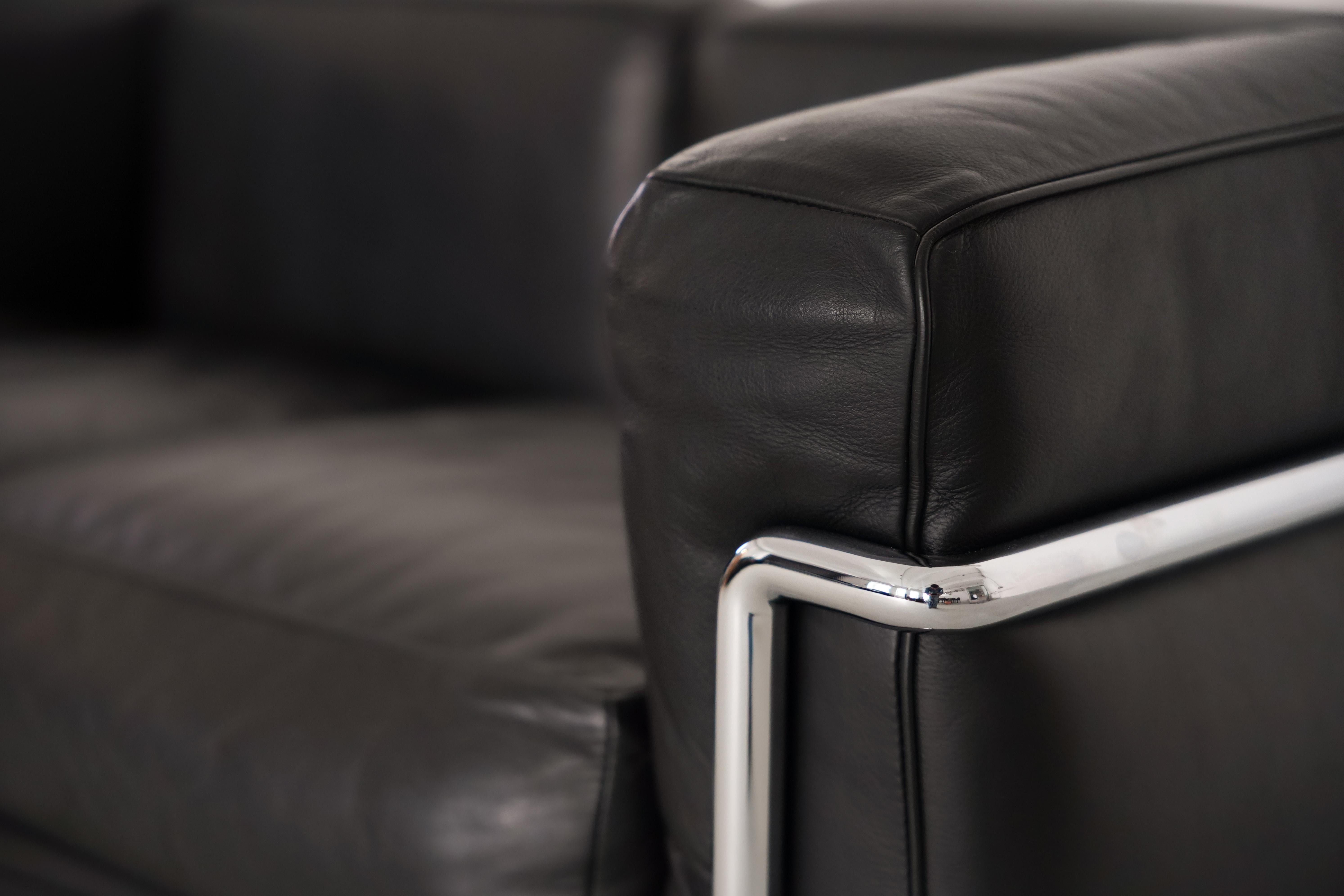 LC2 de Le Corbusier, Pierre Jeanneret et Charlotte Perriand pour Cassina Bon état - En vente à Wien, AT