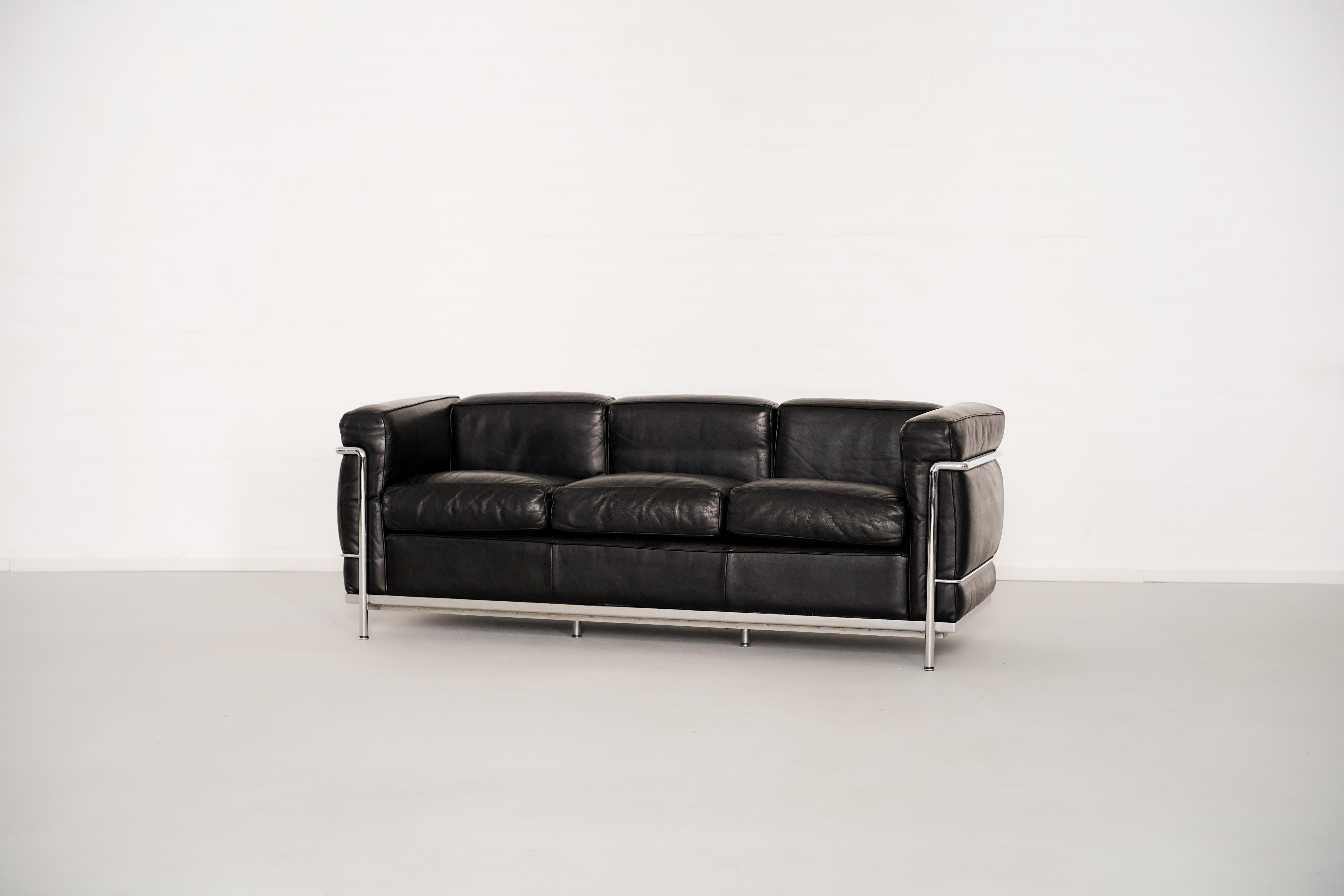 Cuir LC2 de Le Corbusier, Pierre Jeanneret et Charlotte Perriand pour Cassina en vente