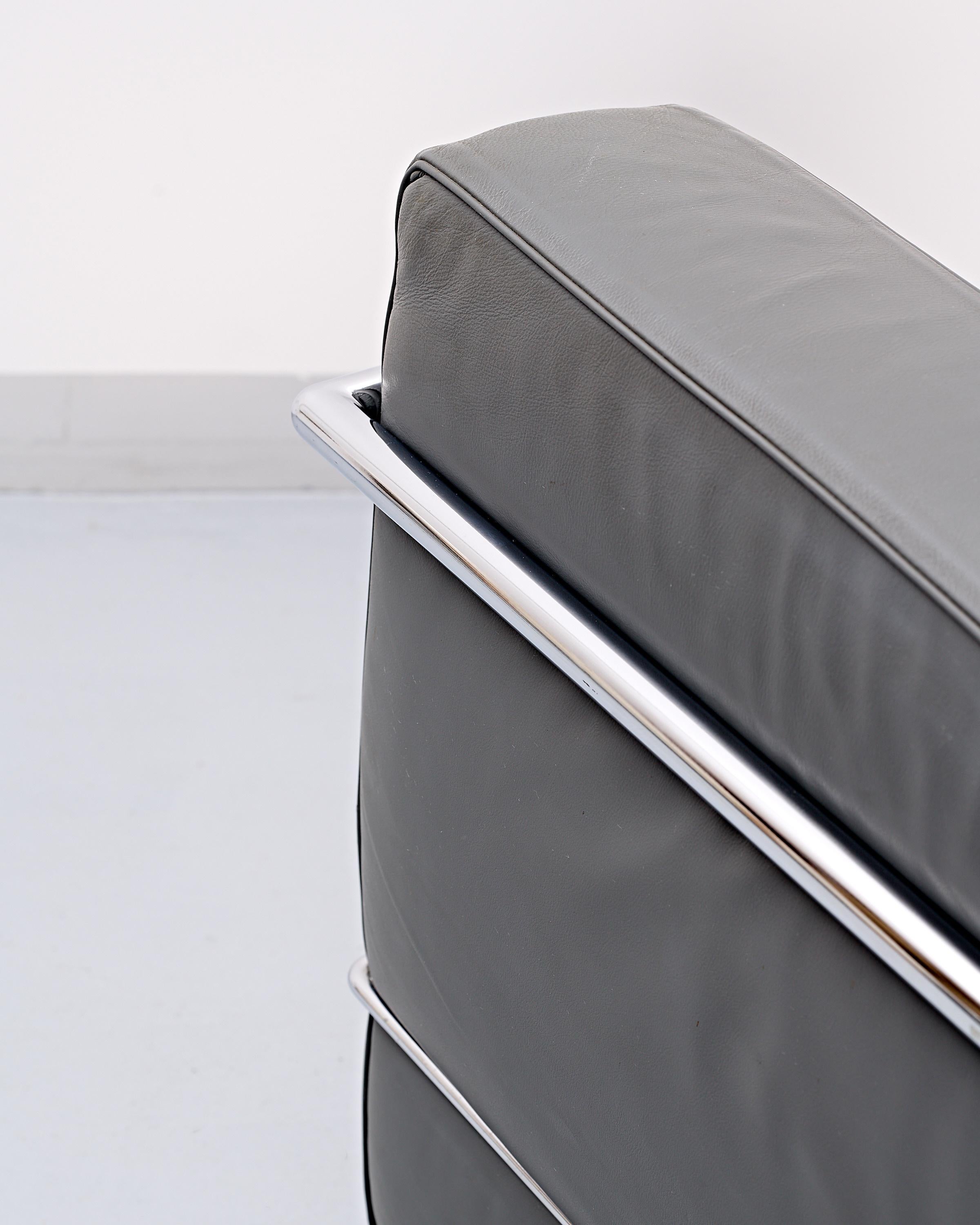 Fauteuil club LC2 de P. Jeanneret, Le Corbusier & C. Perriand pour Alivar, 1980 en vente 4